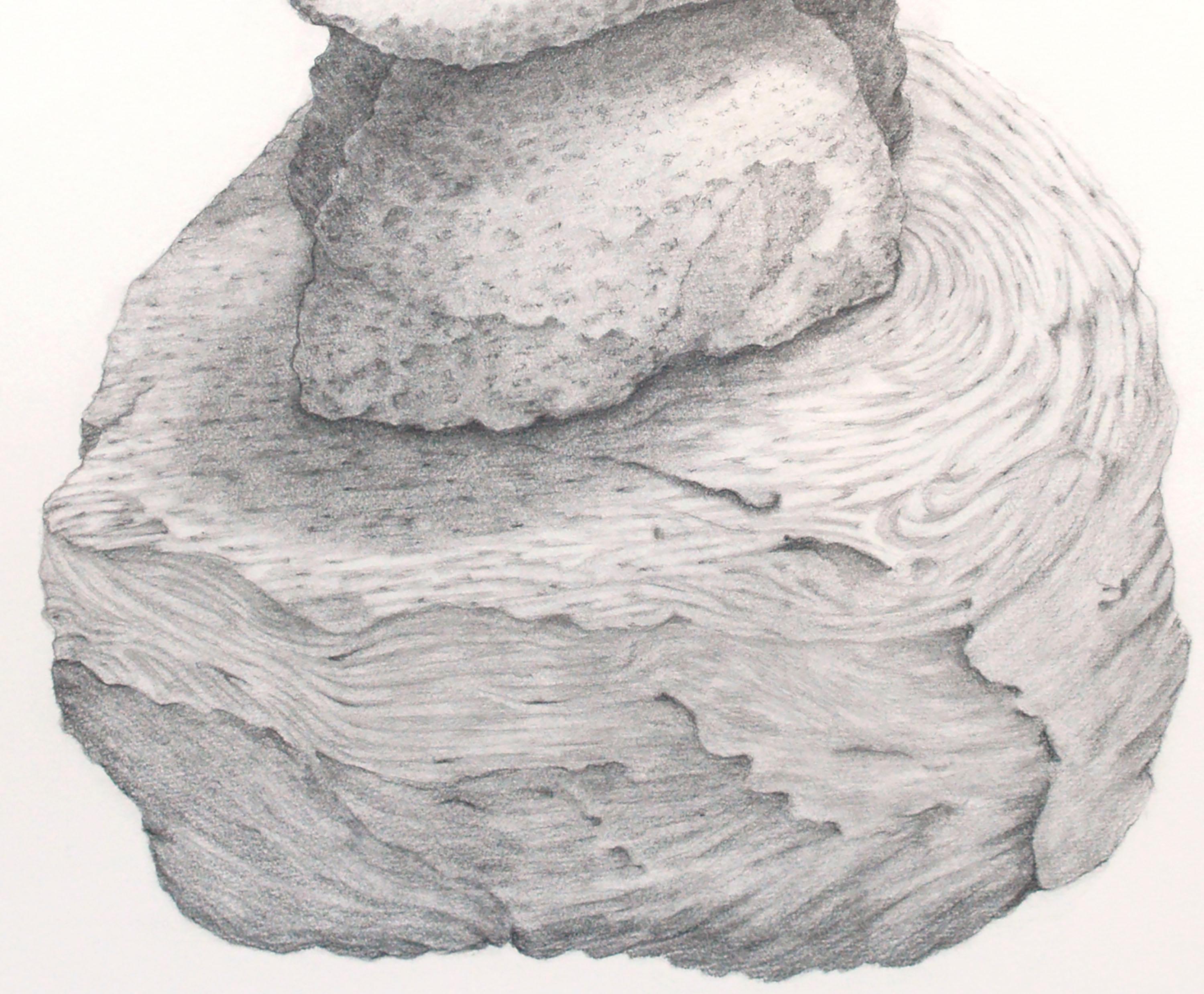 Natura morta molto dettagliata in grafite di una pila di rocce in equilibrio, opera dell'artista del Pacific Northwest Kate Scott (americana, nata nel 1943). Firmato 