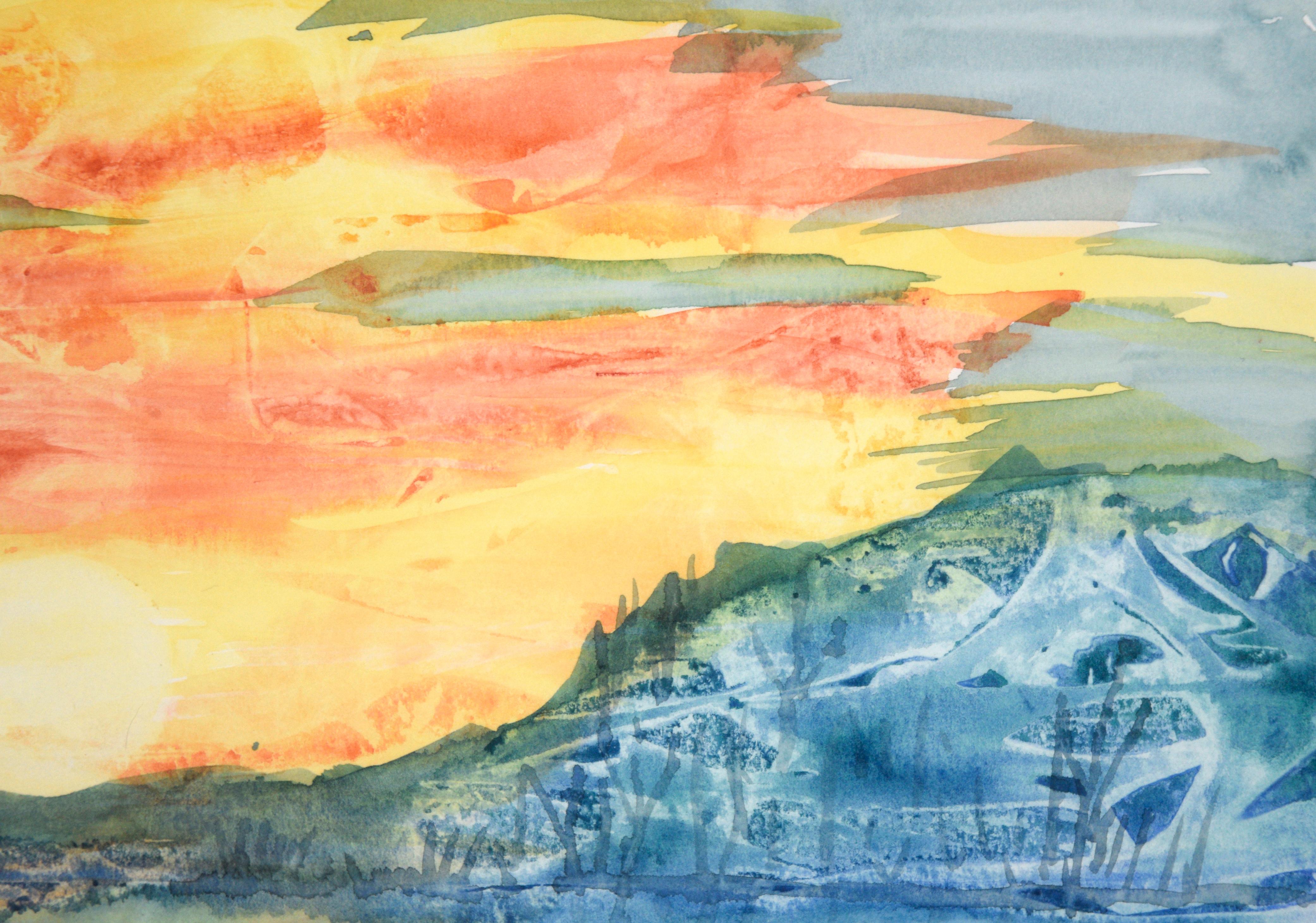Vibrante rappresentazione di un tramonto di Adele Marks. Il sole sembra bruciare al centro di quest'opera, irradiando colori caldi nel cielo e nell'acqua. Intorno alle aree rosse, arancioni e gialle c'è un paesaggio fresco di blu, ciano e viola. Il