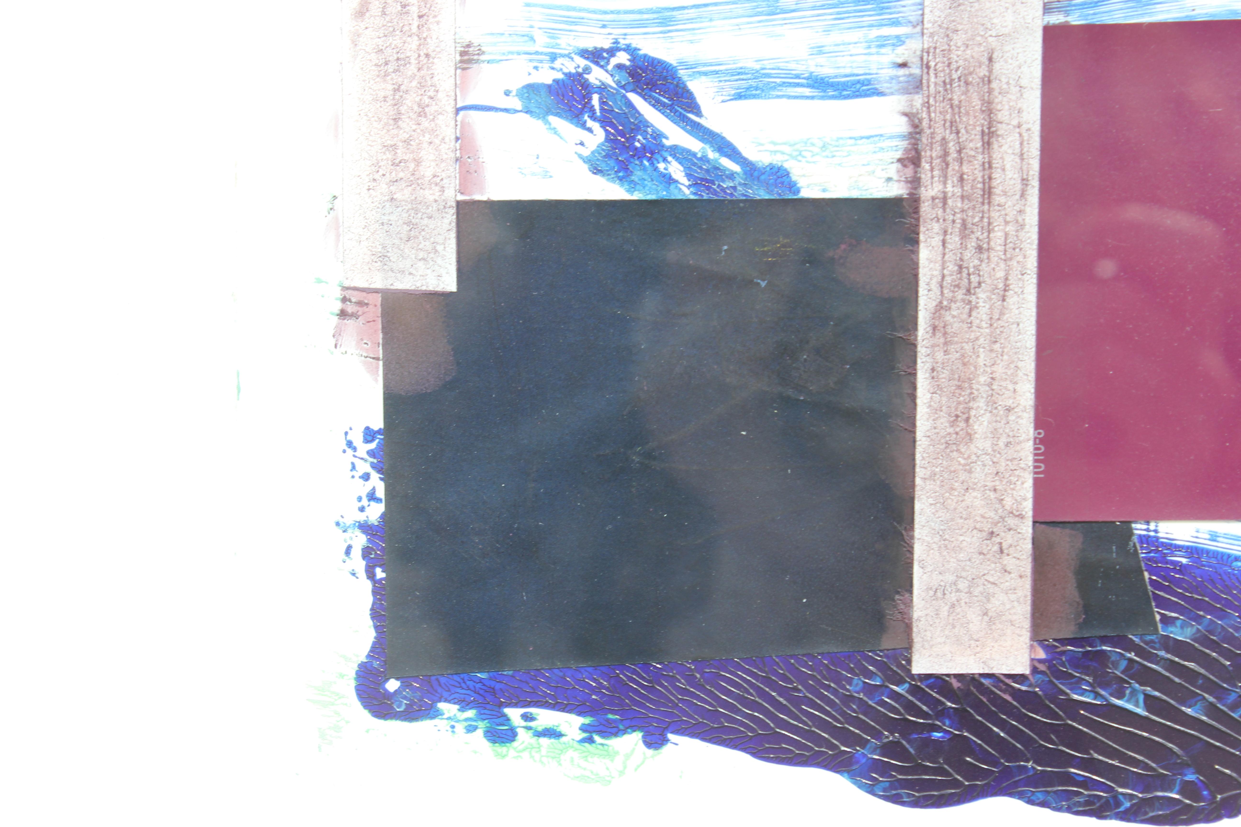 Peinture d'assemblage bleue, noire et rouge créée avec des matériaux trouvés et de la peinture acrylique. L'œuvre est titrée par l'artiste et datée de 2011. 

Biographie de l'artiste :
Lucinda Cobley est née en 1963 en Grande-Bretagne. En 1982, elle