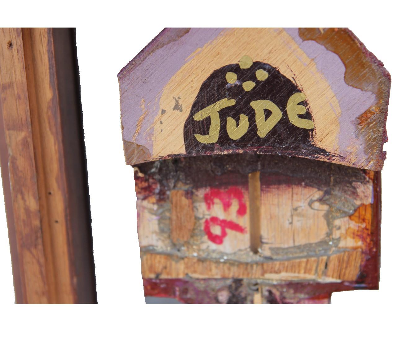 Pesce folcloristico in legno dipinto in stile cubista scolpito - Abstract Sculpture Marrone di Jude