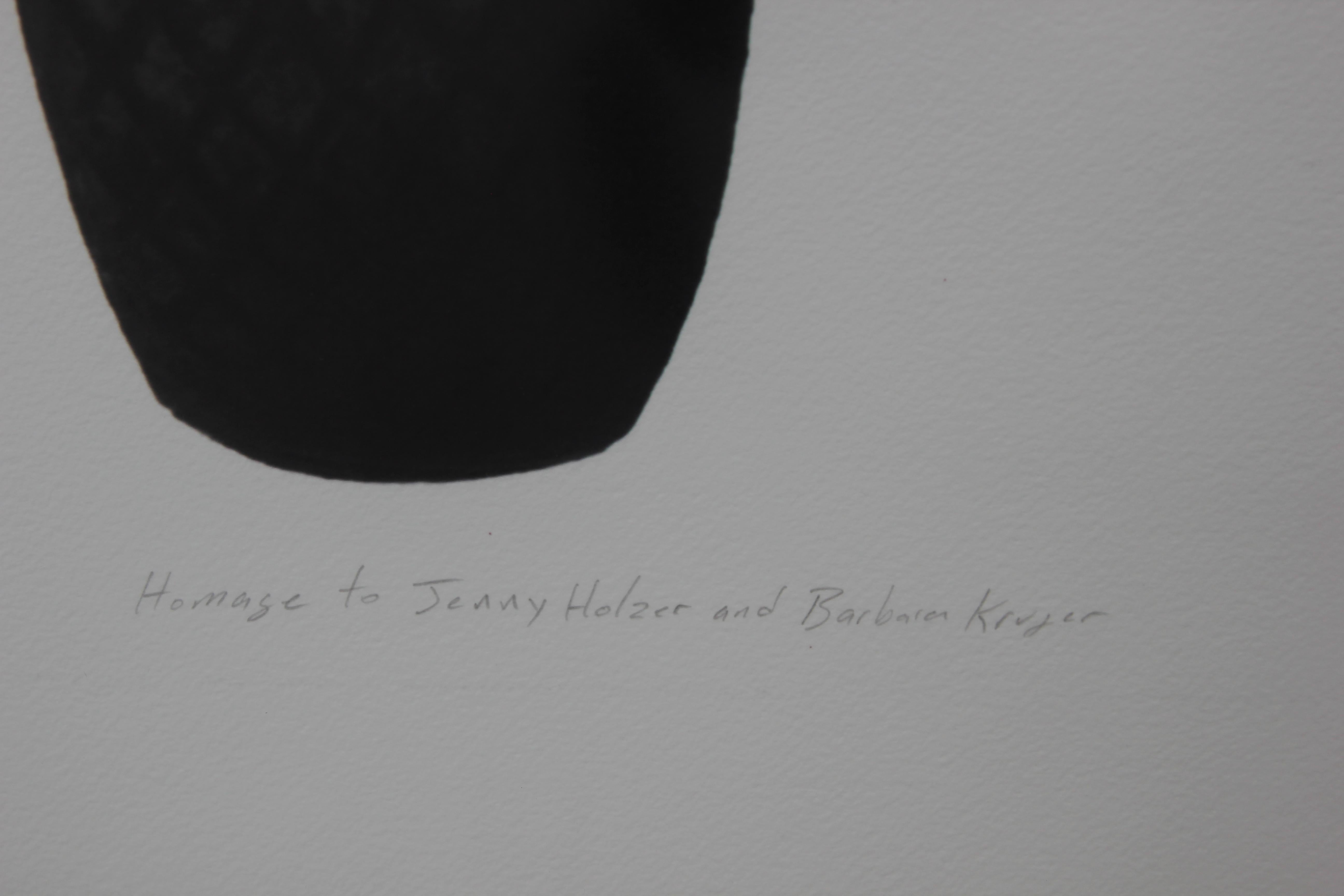 Collage de photographies de Jenny Helzer et Barbara Kruger assises dans une voiture Oshkosh. L'œuvre est signée et titrée par l'artiste Scott Griesbach, connu pour ses collages de photos. Elle est encadrée dans un cadre noir.
Dimensions sans cadre :