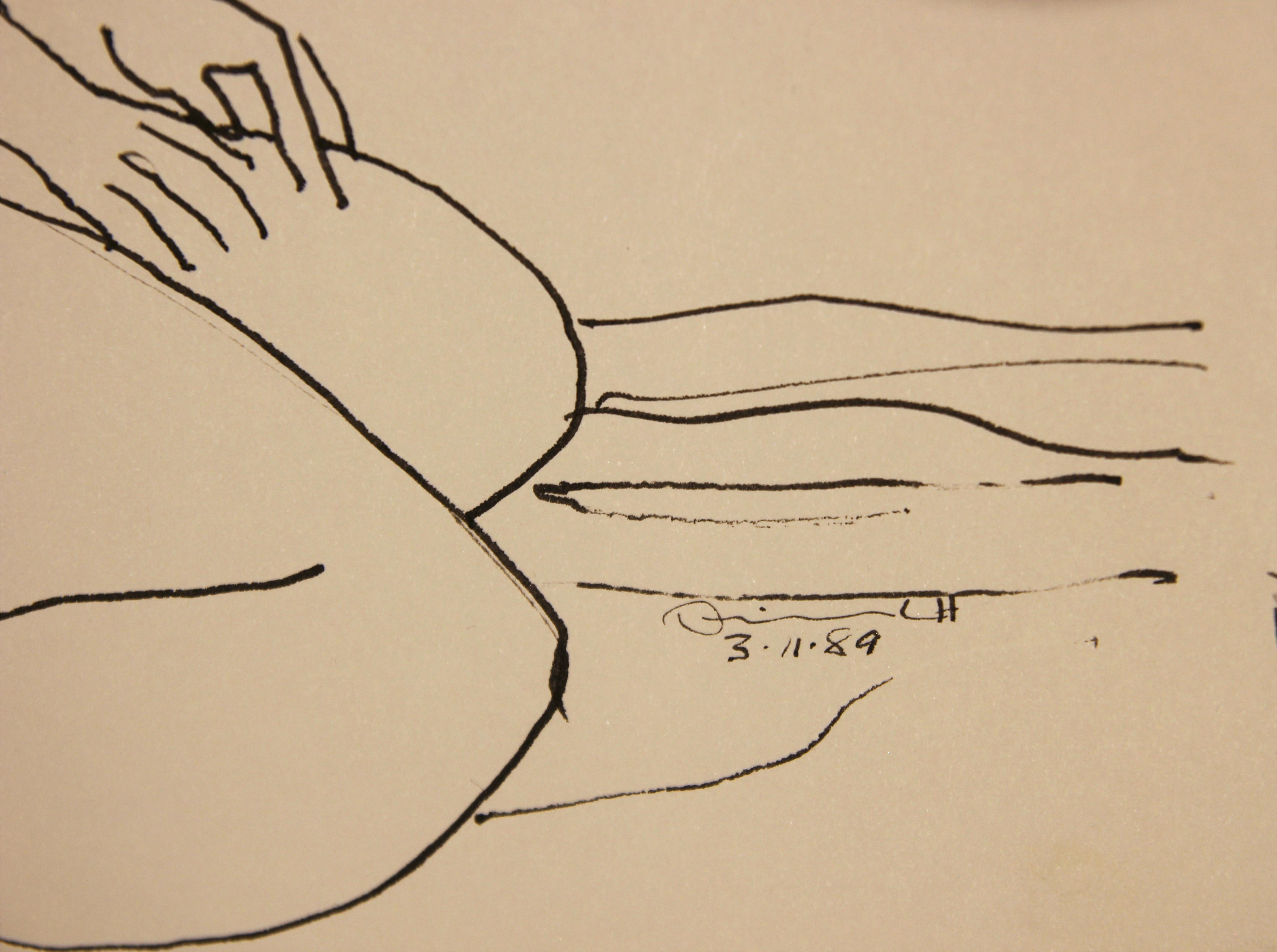 Dessin moderne et abstrait à l'encre noire au trait d'une femme nue assise. L'œuvre présente un rendu libre d'une femme seule assise sur des talons et regardant au loin. Signé et daté à l'avant, en bas à droite du coin. Actuellement, il n'est pas