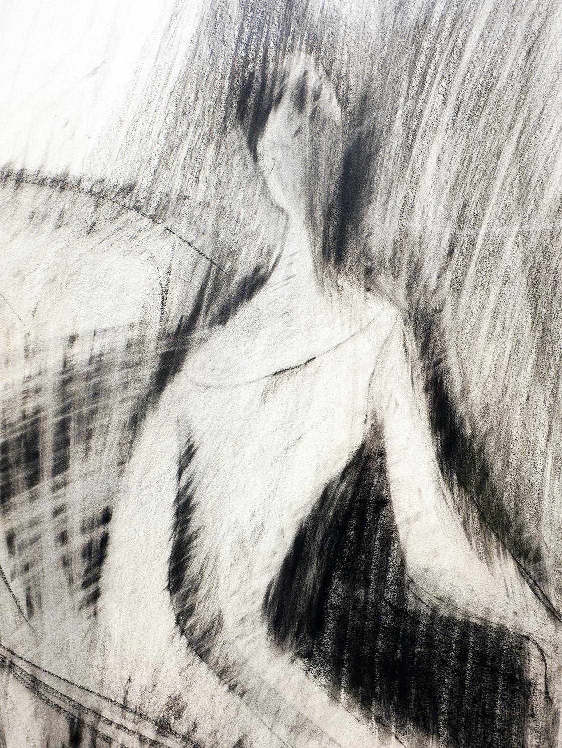 Dessin figuratif abstrait moderne et abstrait au fusain d'une femme dans une chaise paon en vente 3