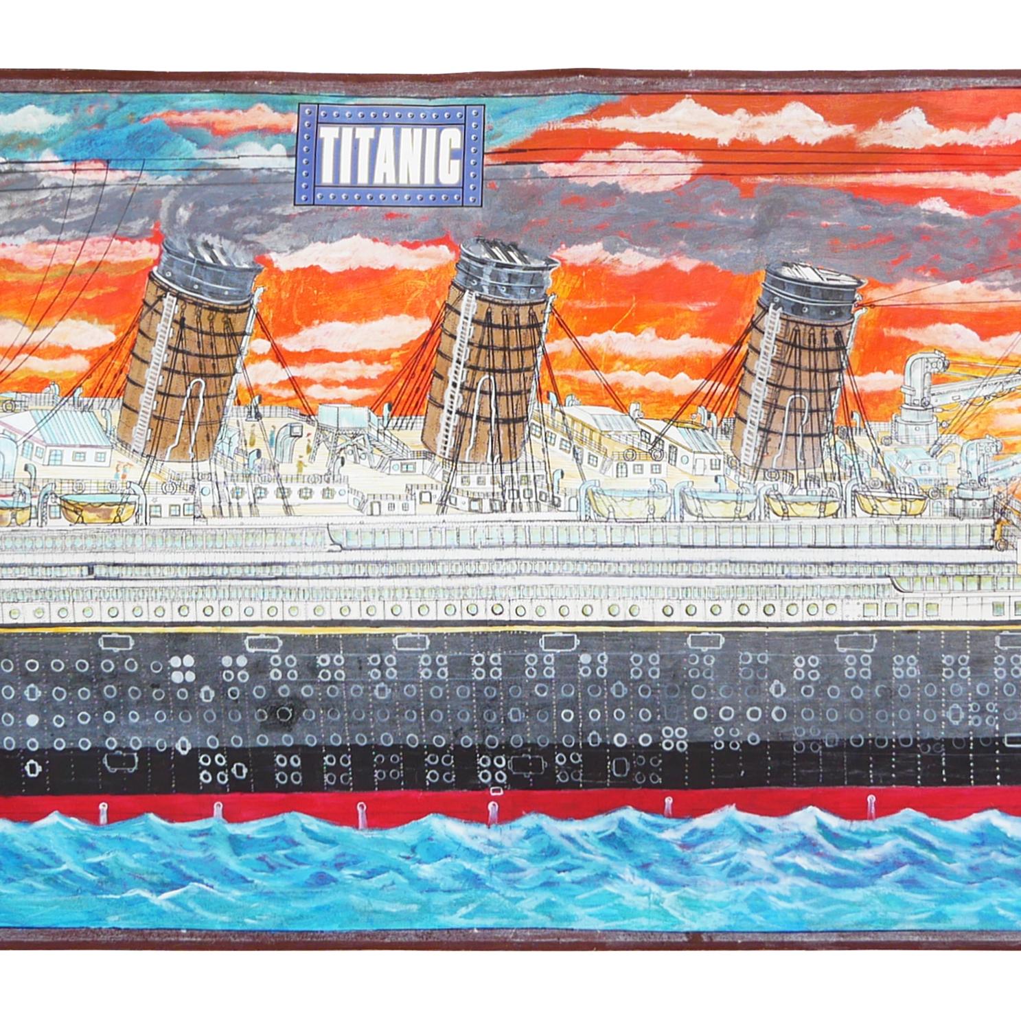 Blaue und orangefarbene abstrakte zeitgenössische Outsider-Kunst. Das Werk zeigt das riesige Titanic-Schiff vor einem dunkelorangen Himmel bei Sonnenuntergang. Das Porträt des Schiffskapitäns (Edward Smith) ist in der oberen linken Ecke