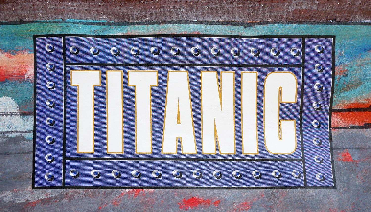 Abstraktes zeitgenössisches Gemälde der Titanic in Orange und Blau 3