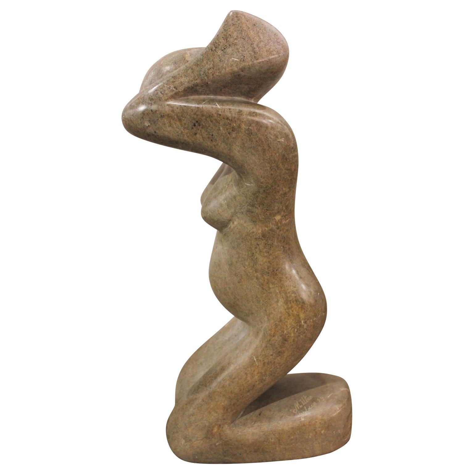 Abstrakte Stein-Skulptur einer sitzenden Frau  (Naturalismus), Sculpture, von Milton Goldin