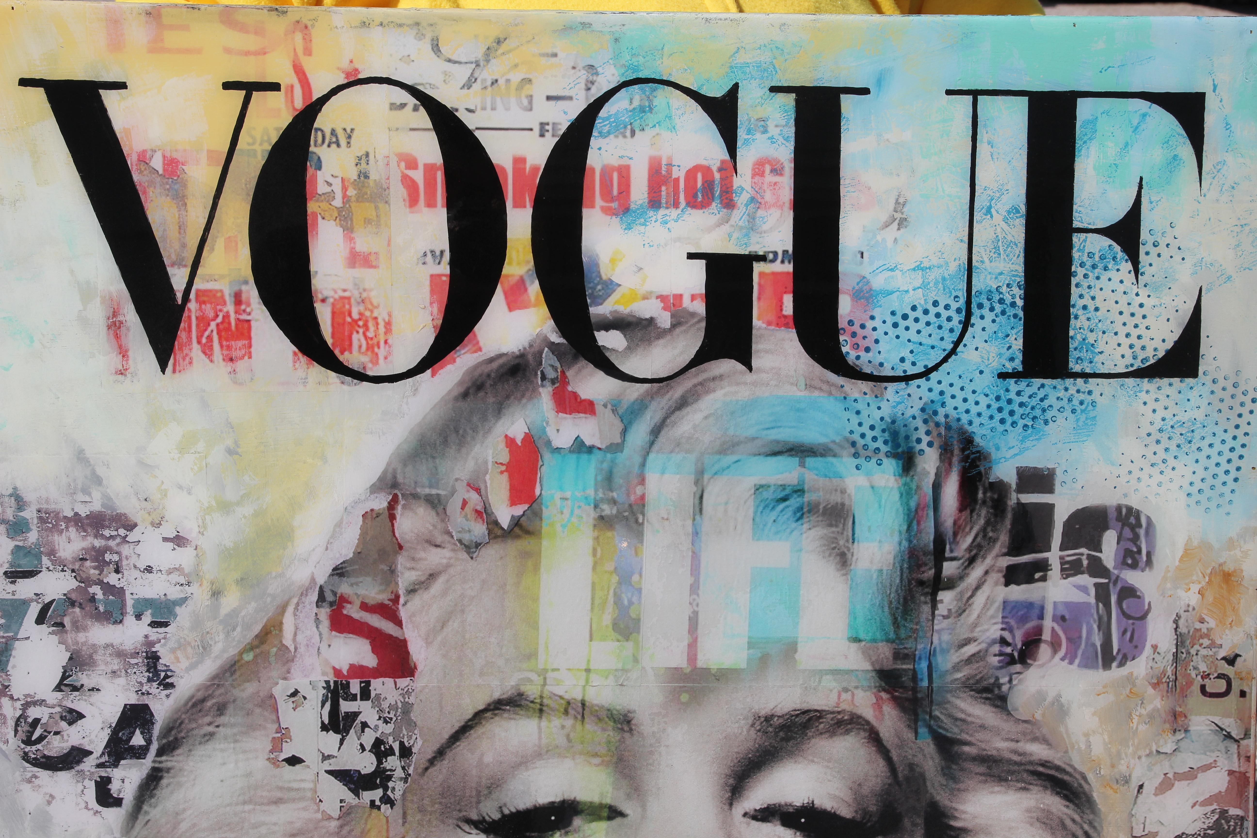 portrait de la star de la pop des années 1950, Marilyn Monroe, avec des aspects de collage encastrés dans la résine. L'œuvre est signée par l'artiste dans le coin inférieur. Jim Hudek est un artiste émergent de la région du Texas et de Houston