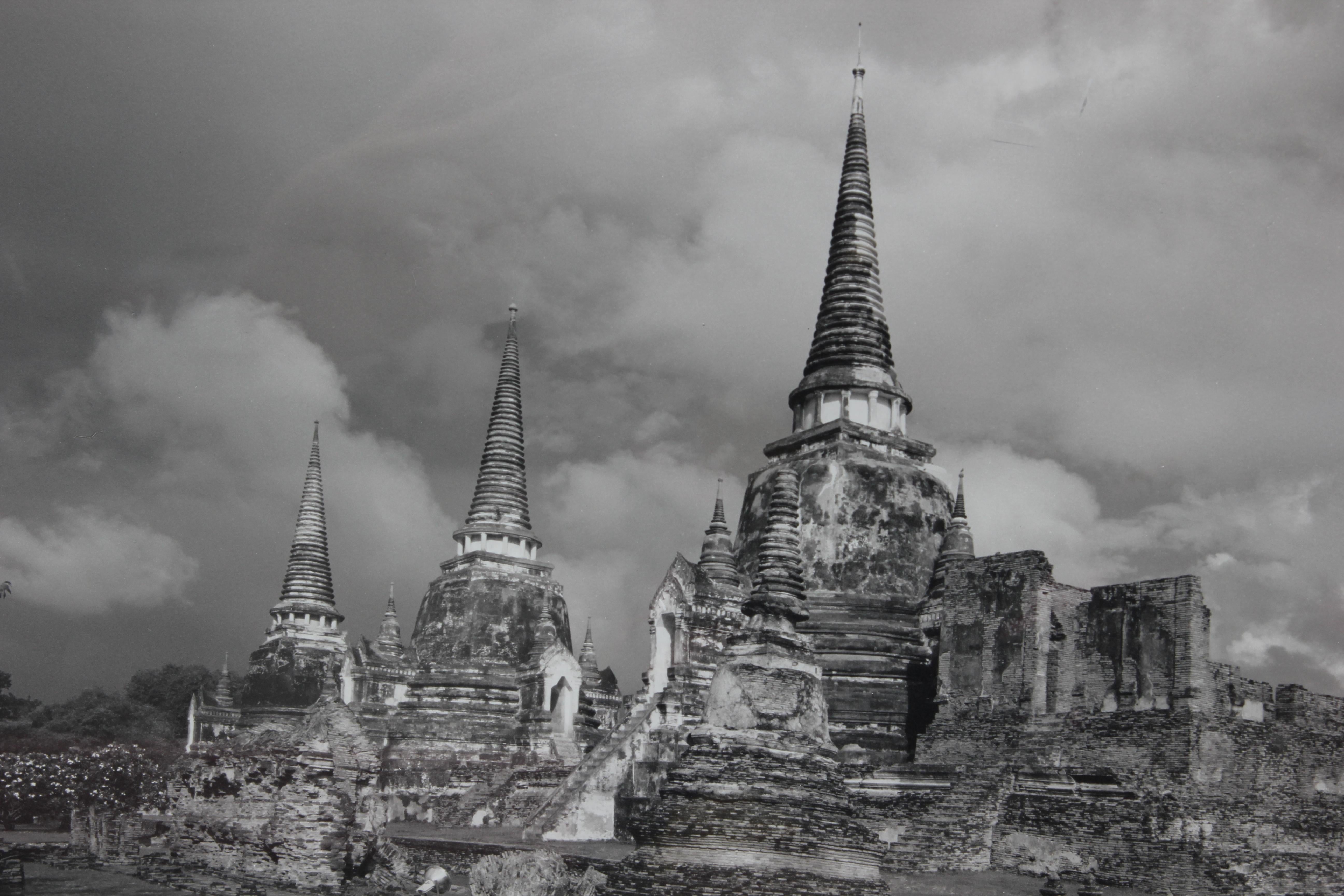 Wat Phra Si Sanphet war der heiligste Tempel an der Stelle des alten Königspalastes in Thailands alter Hauptstadt Ayutthaya, bis die Stadt 1767 von den Burmesen zerstört wurde. Er war der größte und schönste Tempel der Hauptstadt und diente als