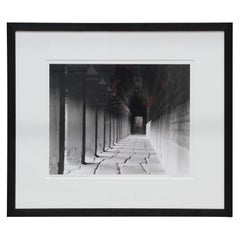 « Corridors of Angkor Wat » - Angkor Wat, Cambodge - Photographie en noir et blanc