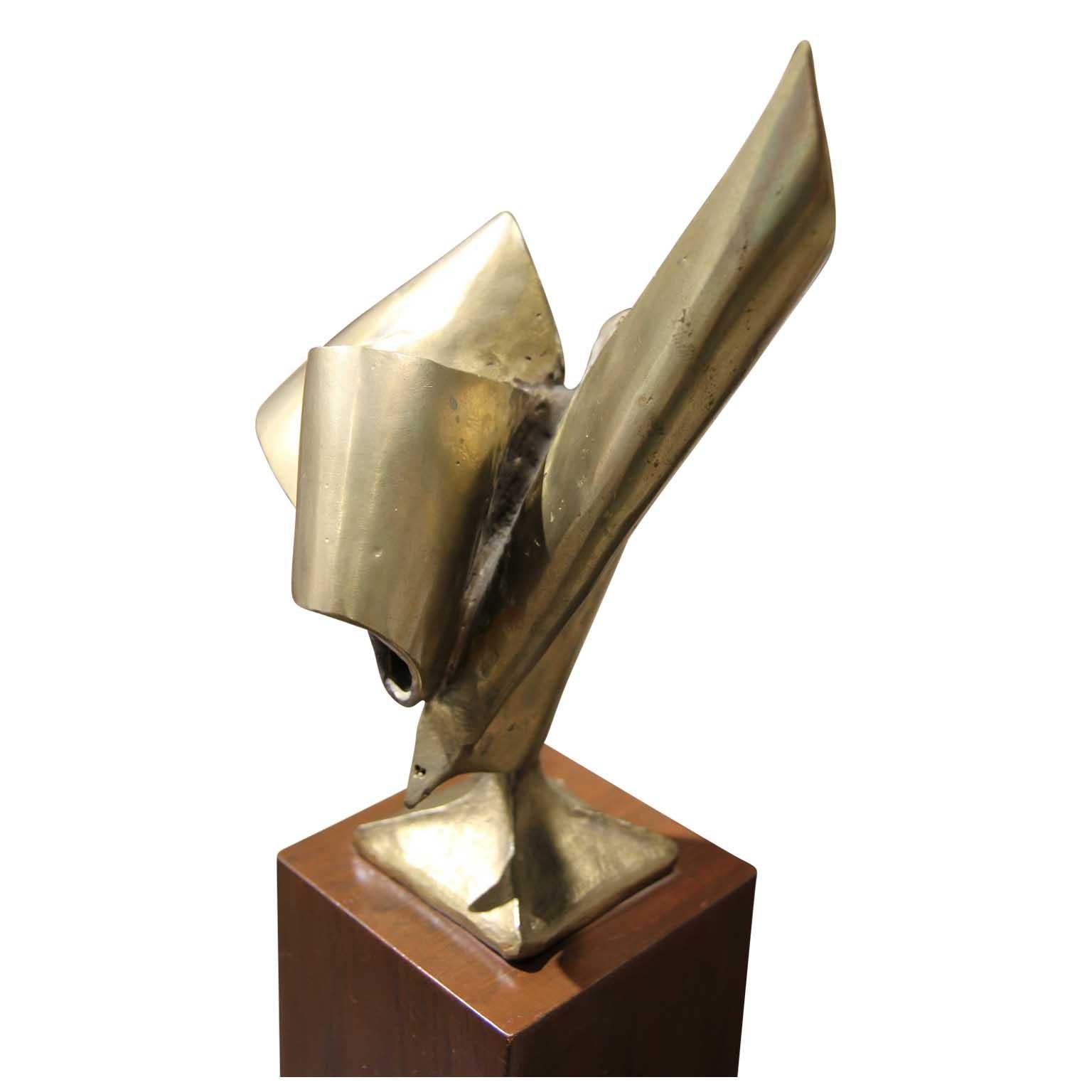 Abstract bronze ribbon sculpture created by William Robert Stevenson. The sculpture includes a beautiful wooden base that includes a plaque with the artist's name. 

Artist Biography: William Robert Stevenson was born in 20 May 1925 in Eugene,