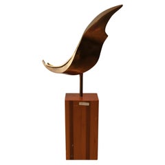 Abstrakte Bronze-Skulptur "Vogel" mit Holzsockel