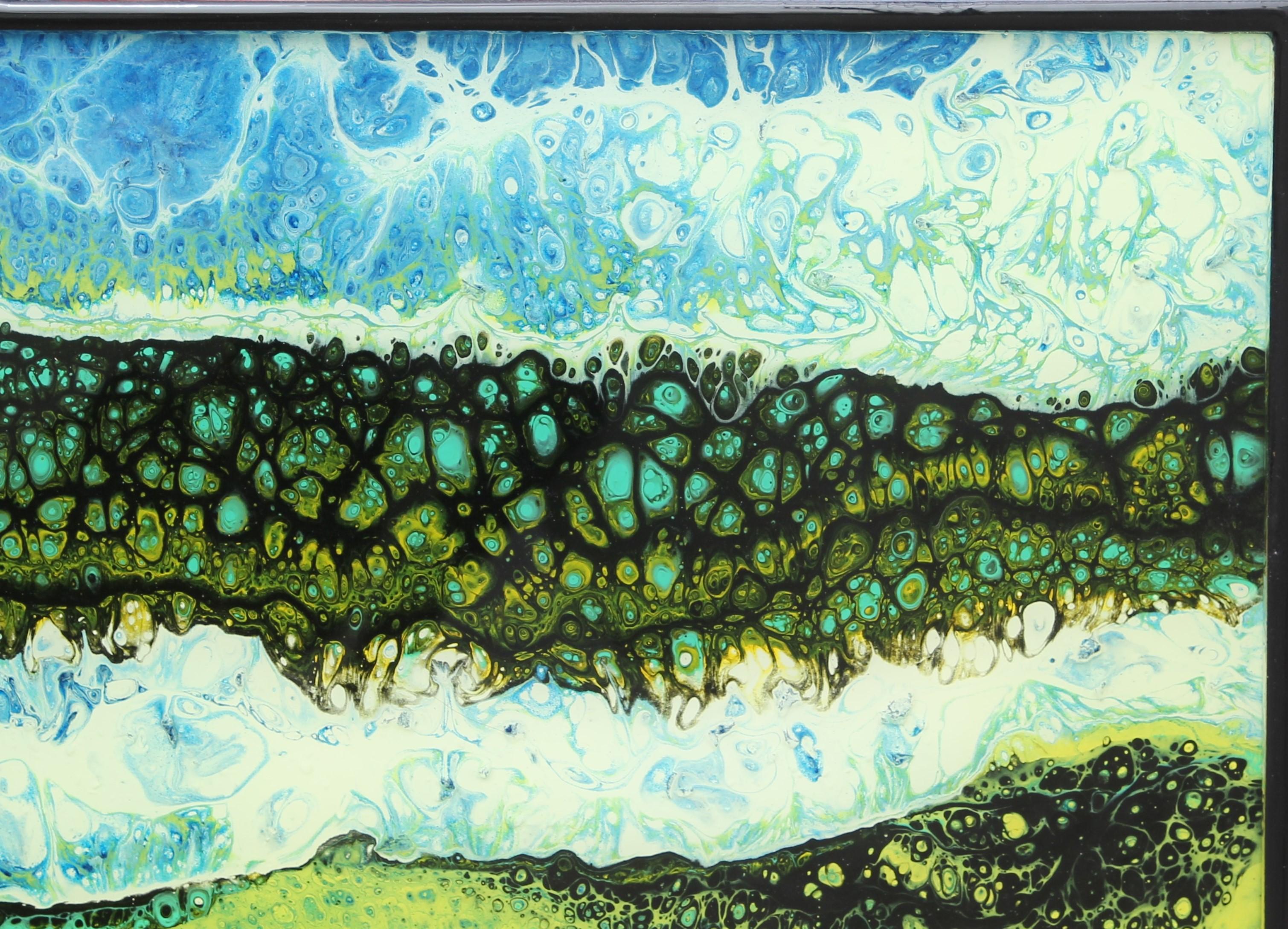 Pittura colorata astratta contemporanea con linee verdi e blu, acrilica e fluida in vendita 2