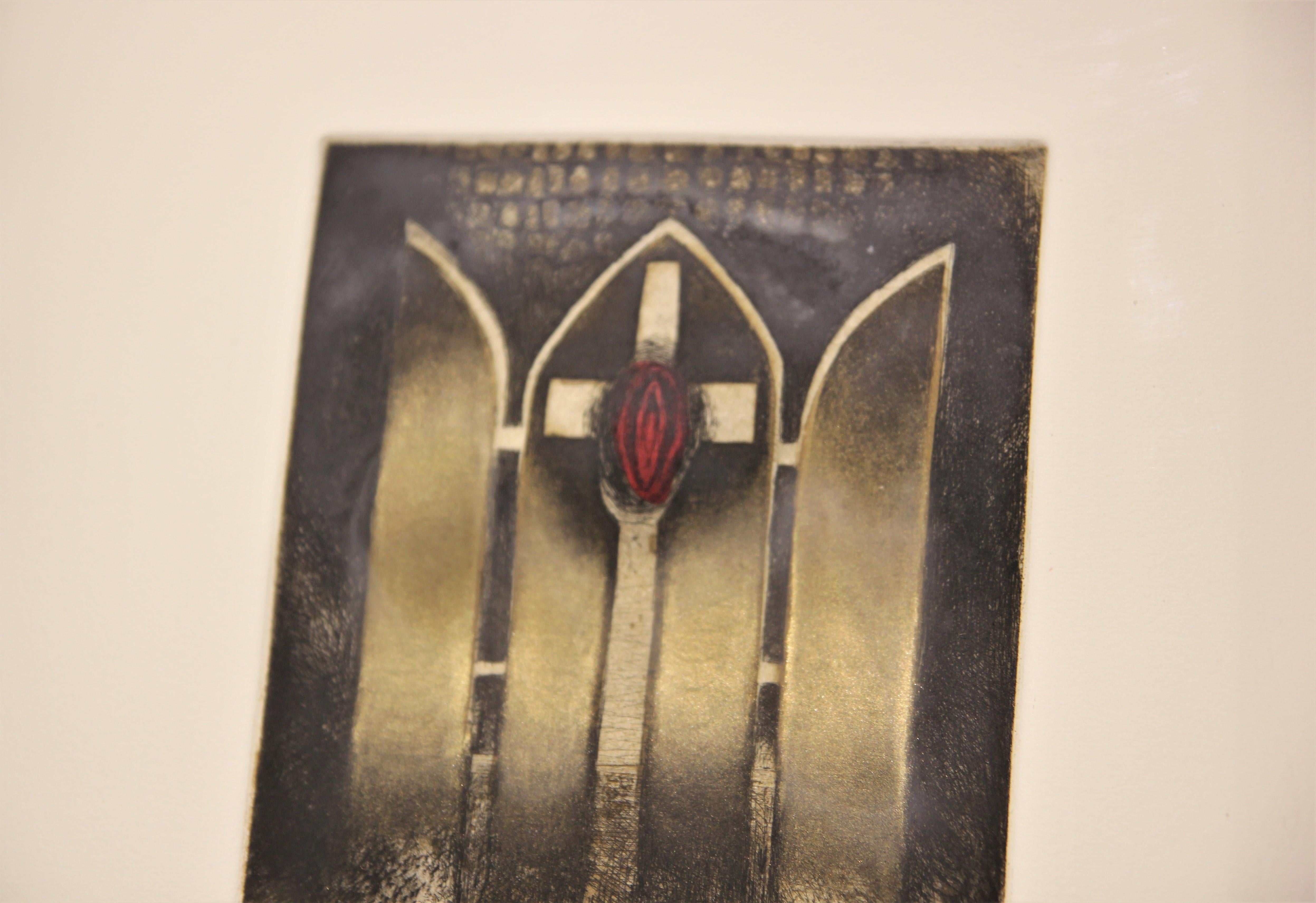 Centre de croix Gravure religieuse abstraite noire, rouge et métallique - Abstrait Print par Sharon Kopriva