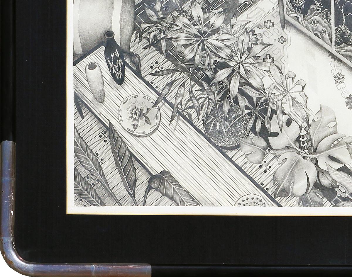 « Jeune femme dans un kimono #2 », dessin au crayon d'une scène d'intérieur naturaliste en vente 5