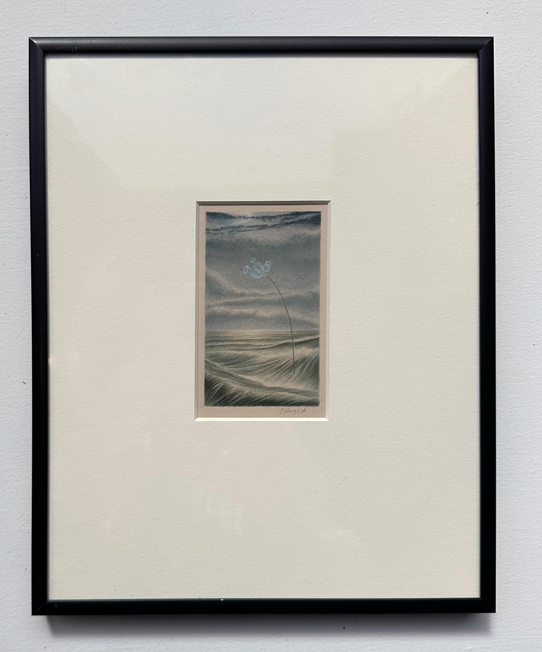 Des vagues ondulantes avec une fleur à tige unique flottant à la surface se fondent dans un ciel tumultueux dans ce paysage surréaliste de l'artiste Christina Haglid.  L'artiste utilise l'aquarelle comme beaucoup d'artistes utilisent la peinture à