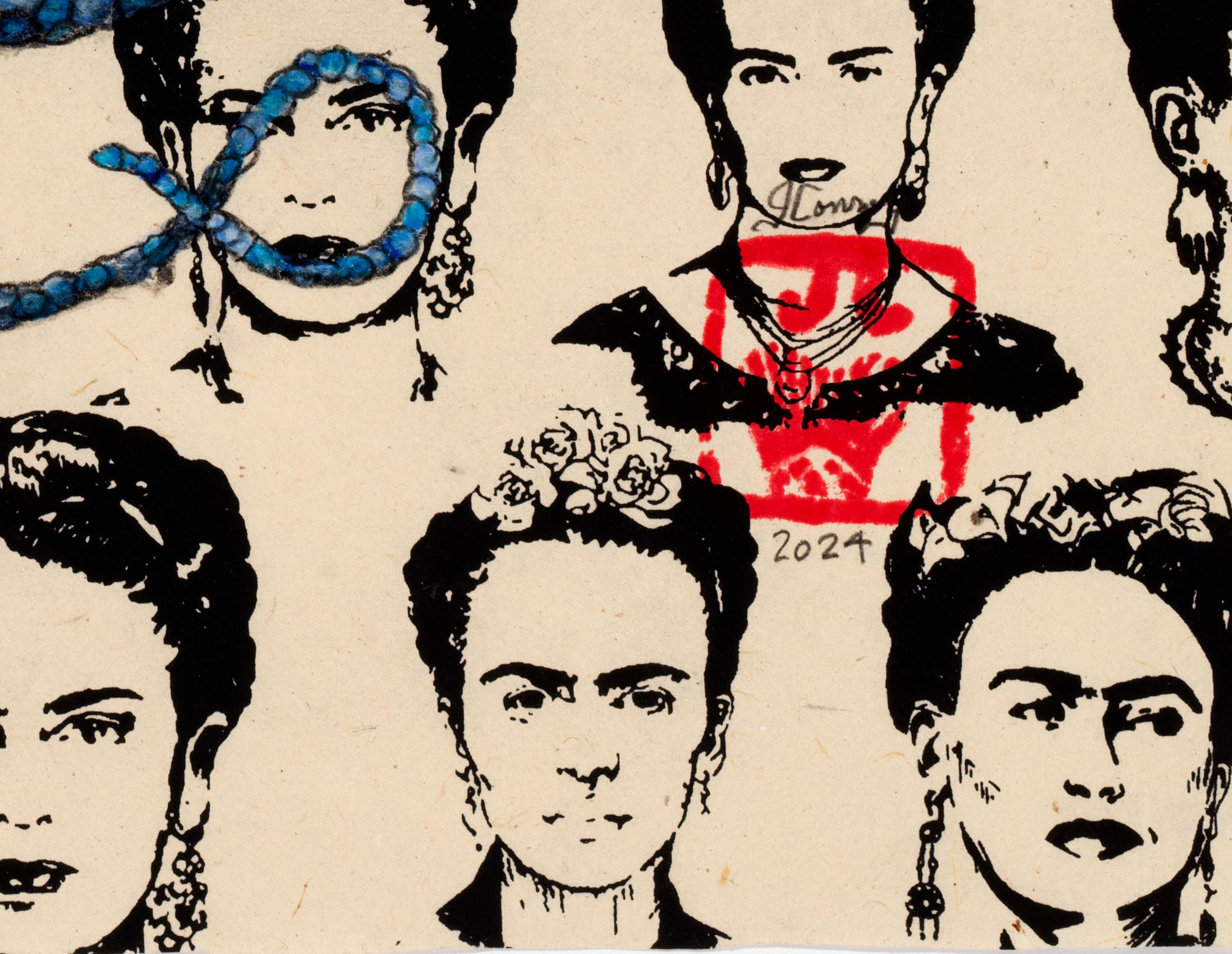 Un piccolo polipo è inchiostrato nello stile giapponese della stampa Gyo-Taku su uno sfondo giocoso di immagini in bianco e nero di Frida Kahlo.  Utilizzando l'inchiostro sumi per 