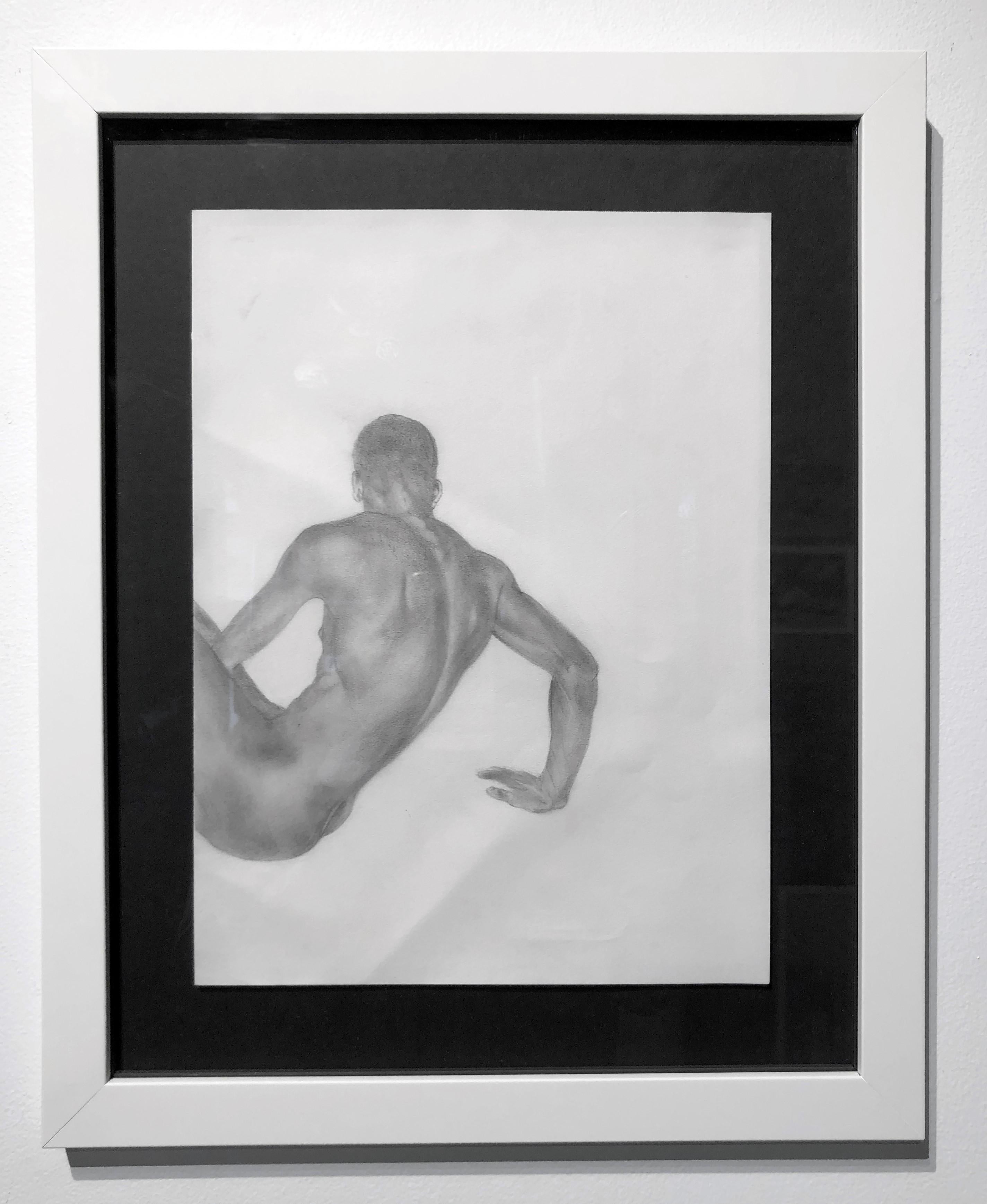 Der Körper ist eine Geschichte - Muscular Male Nude, Graphitzeichnung auf Papier (Zeitgenössisch), Art, von Rick Sindt
