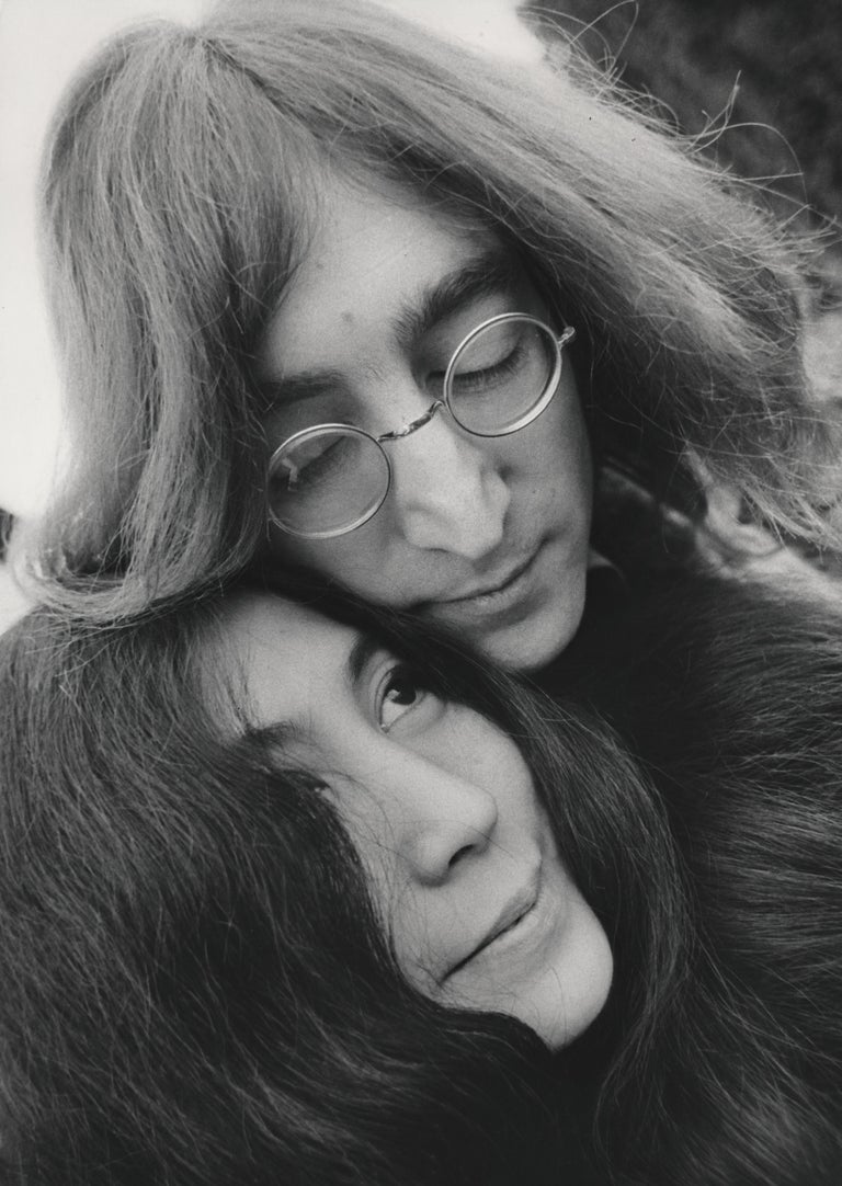 Ray Green Black and White Photograph - John Lennon and Yoko Ono: Lovers Fine Art Print