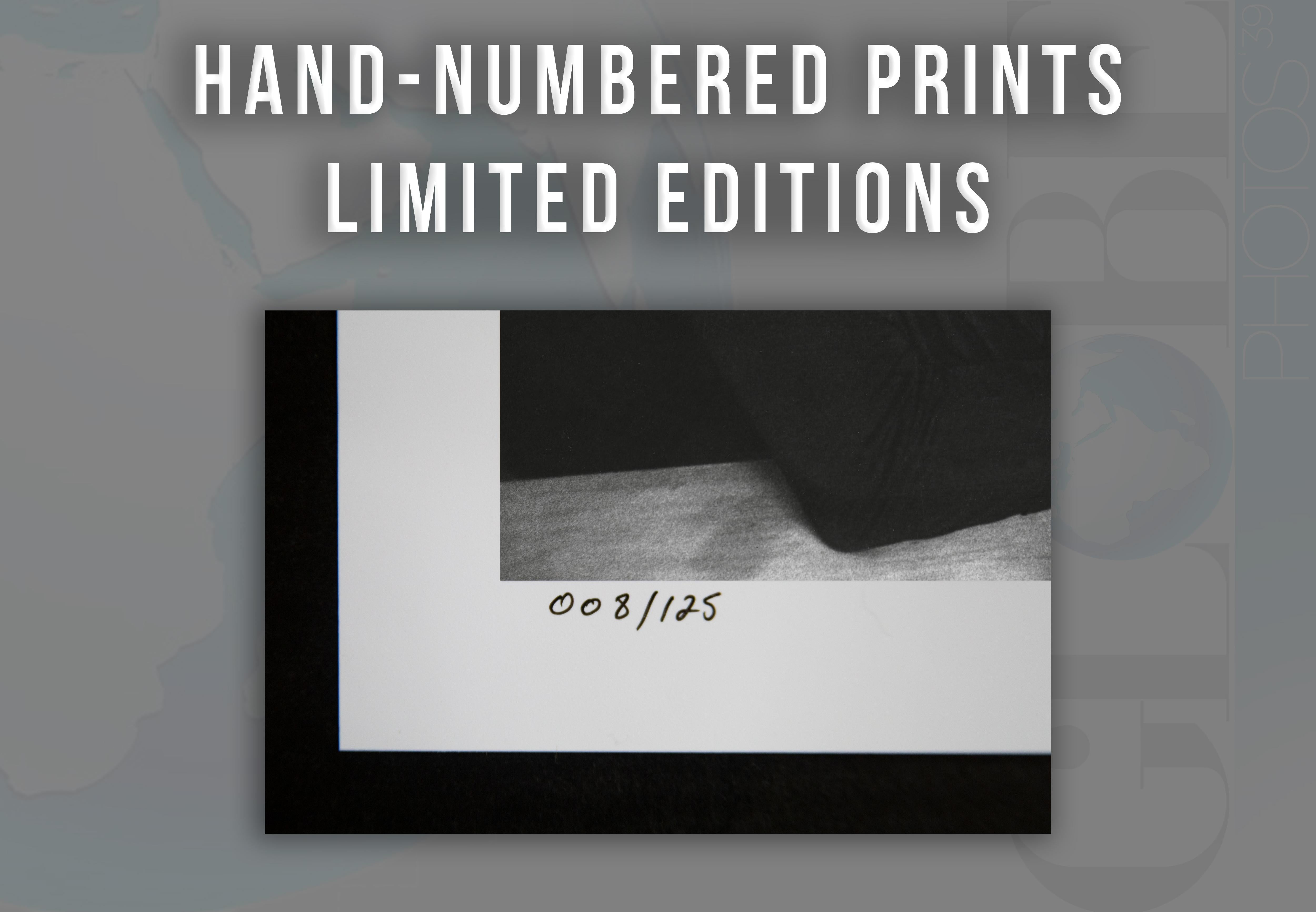 John Lennon et Yoko Ono : Alone Together Fine Art Print en vente 1