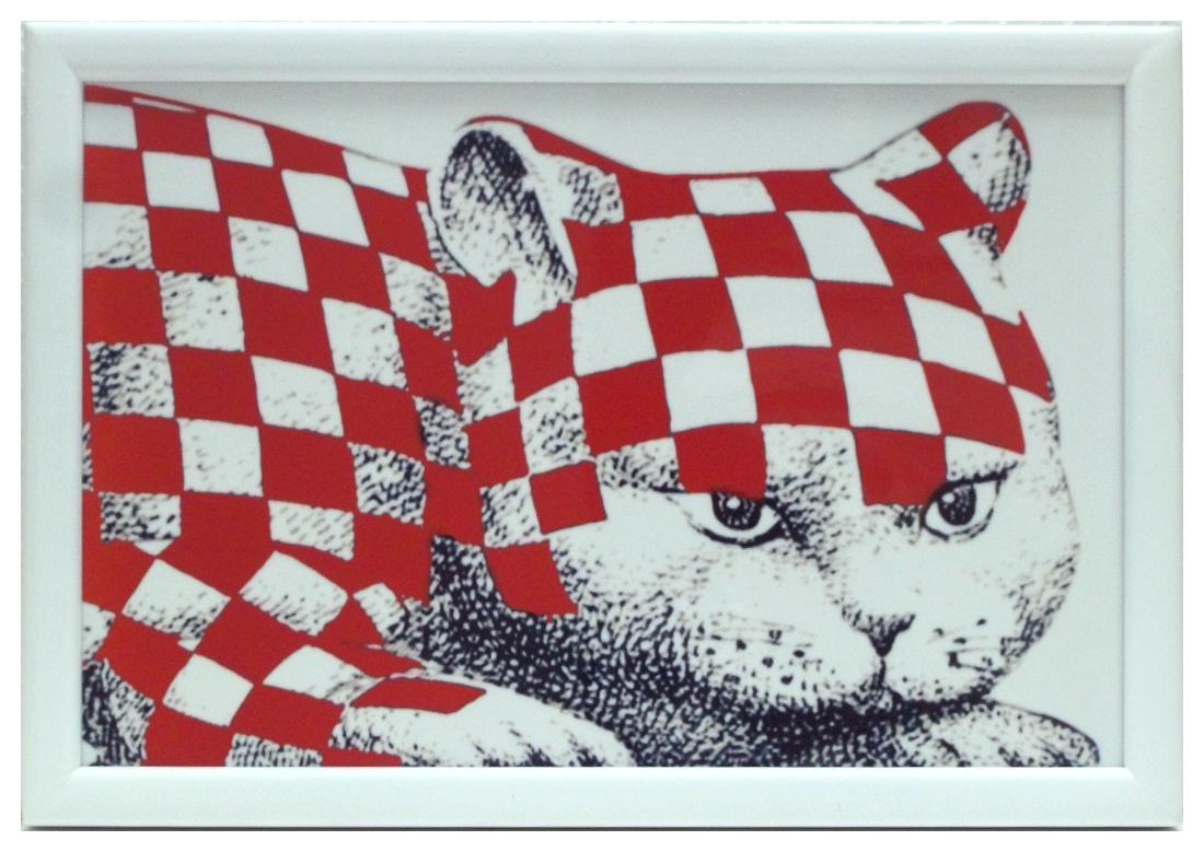 Glasierte Keramikfliese mit Unterglasur in Weiß, Schwarz und Rot, die eine Katze darstellt. 1980/90 - Fornasetti Milan