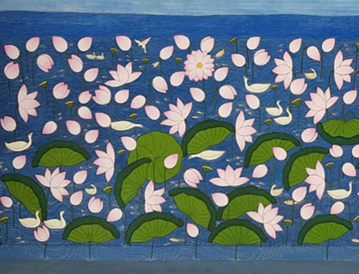 Lotus Pond, Lavaggio su stoffa, Rosa, Blu, Verde di artista indiano 