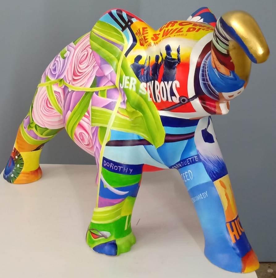 Éléphant, peinture sur fibre par l'artiste indien contemporain « en stock » - Moderne Sculpture par Venkat Bothsa