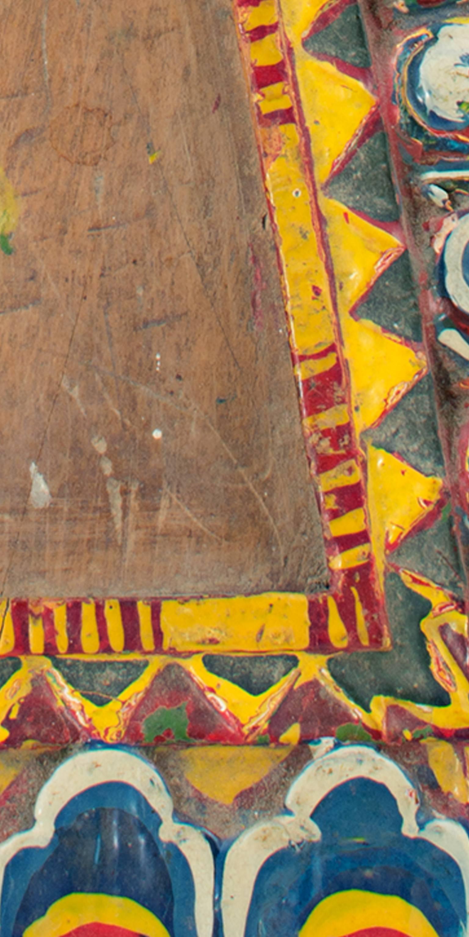 « Sculpture en bois », bois peint en jaune, rouge, bleu et vert, fabriqué en Indonésie - Artisanat Art par Unknown