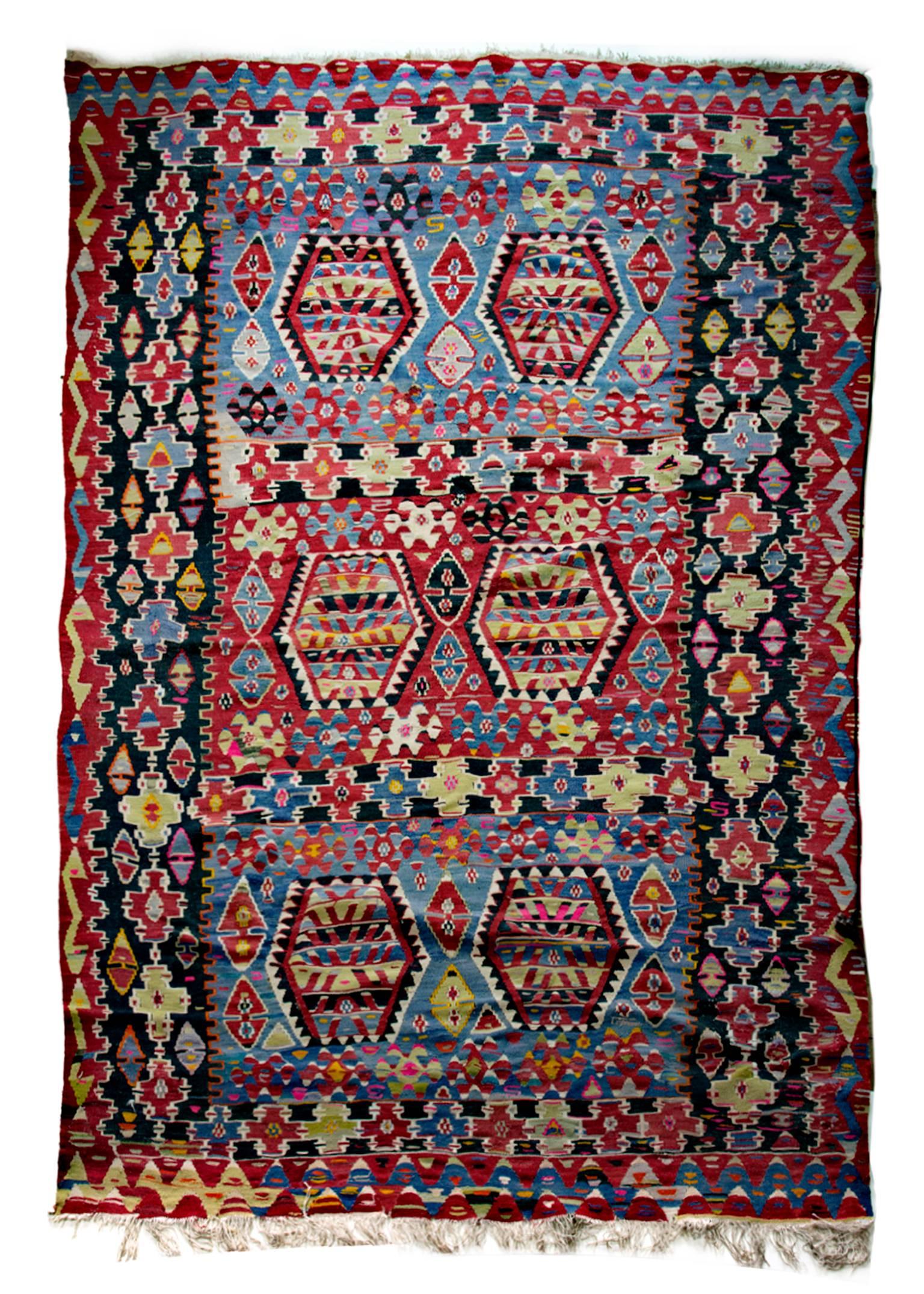 „Kelim-Teppich (Rot & Schwarz)“, handgewebt, Mitte des 20. Jahrhunderts unter 4.500 $, Design – Art von Unknown
