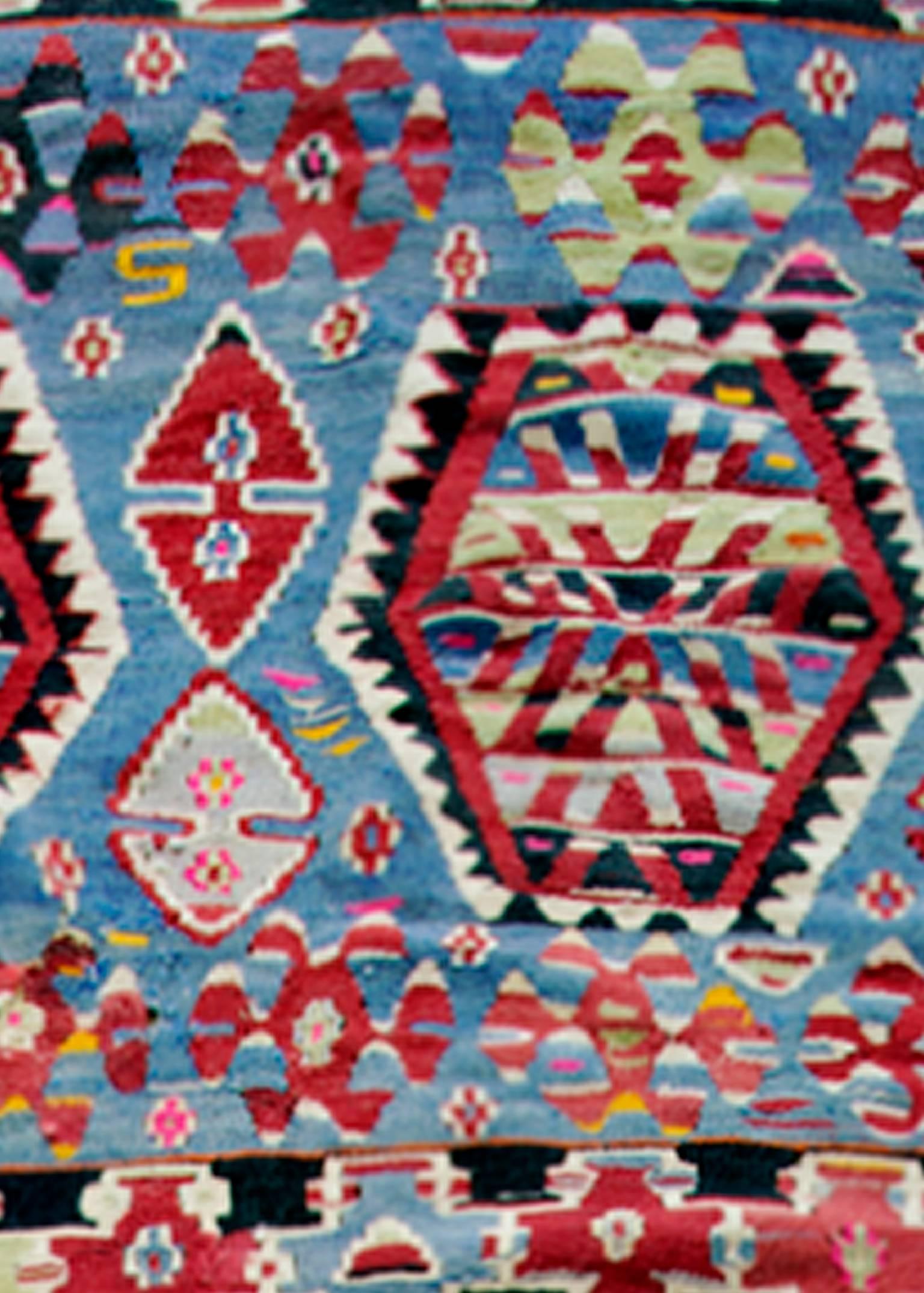 „Kelim-Teppich (Rot & Schwarz)“, handgewebt, Mitte des 20. Jahrhunderts unter 4.500 $, Design im Angebot 2