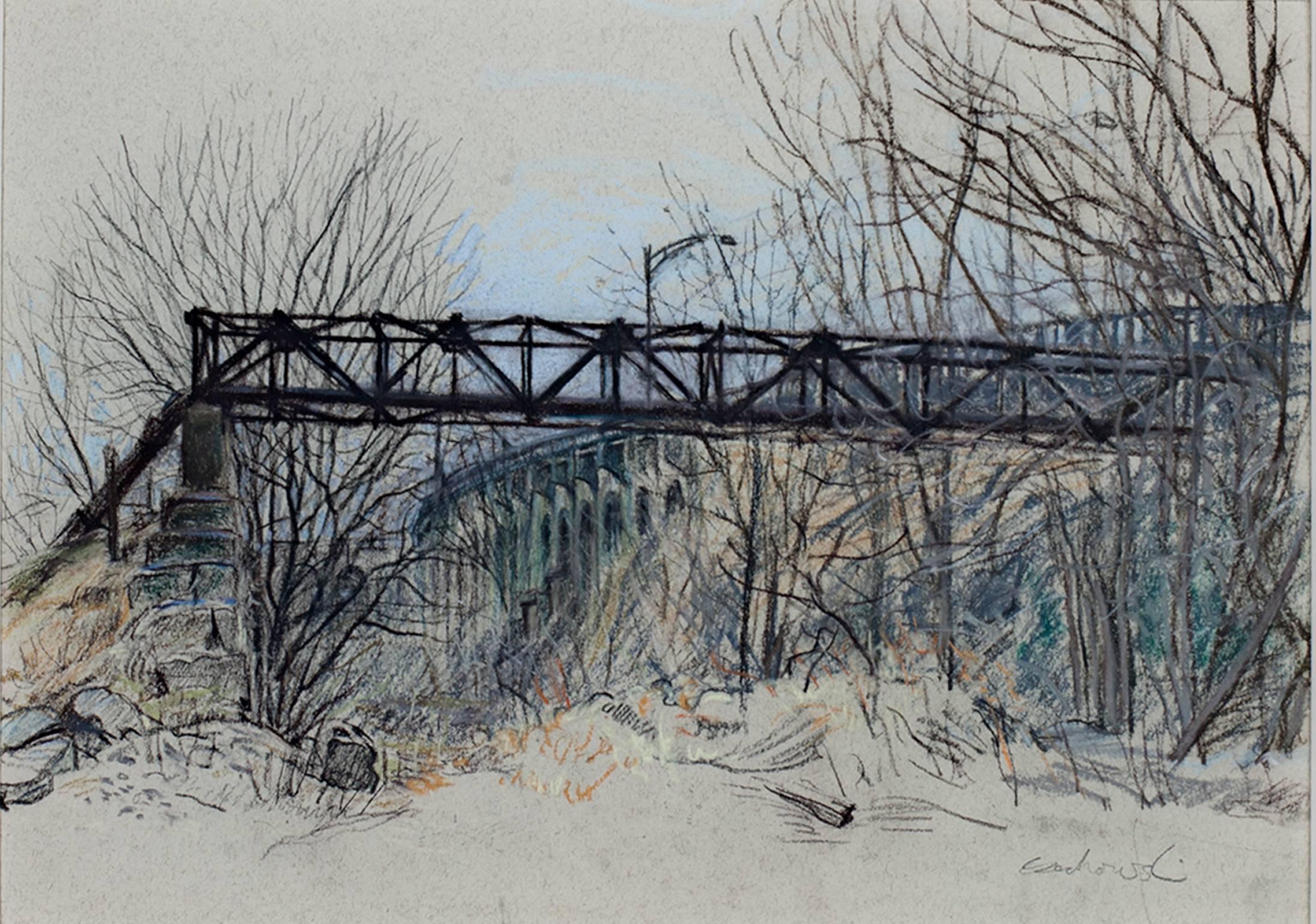 "Run-off Pipe, Million Dollar Bridge" est un dessin original au pastel et au crayon réalisé par Alicia Czechowski. L'artiste a signé l'œuvre en bas à droite. Cette œuvre d'art représente une conduite d'eau dans un échafaudage noir se détachant d'un