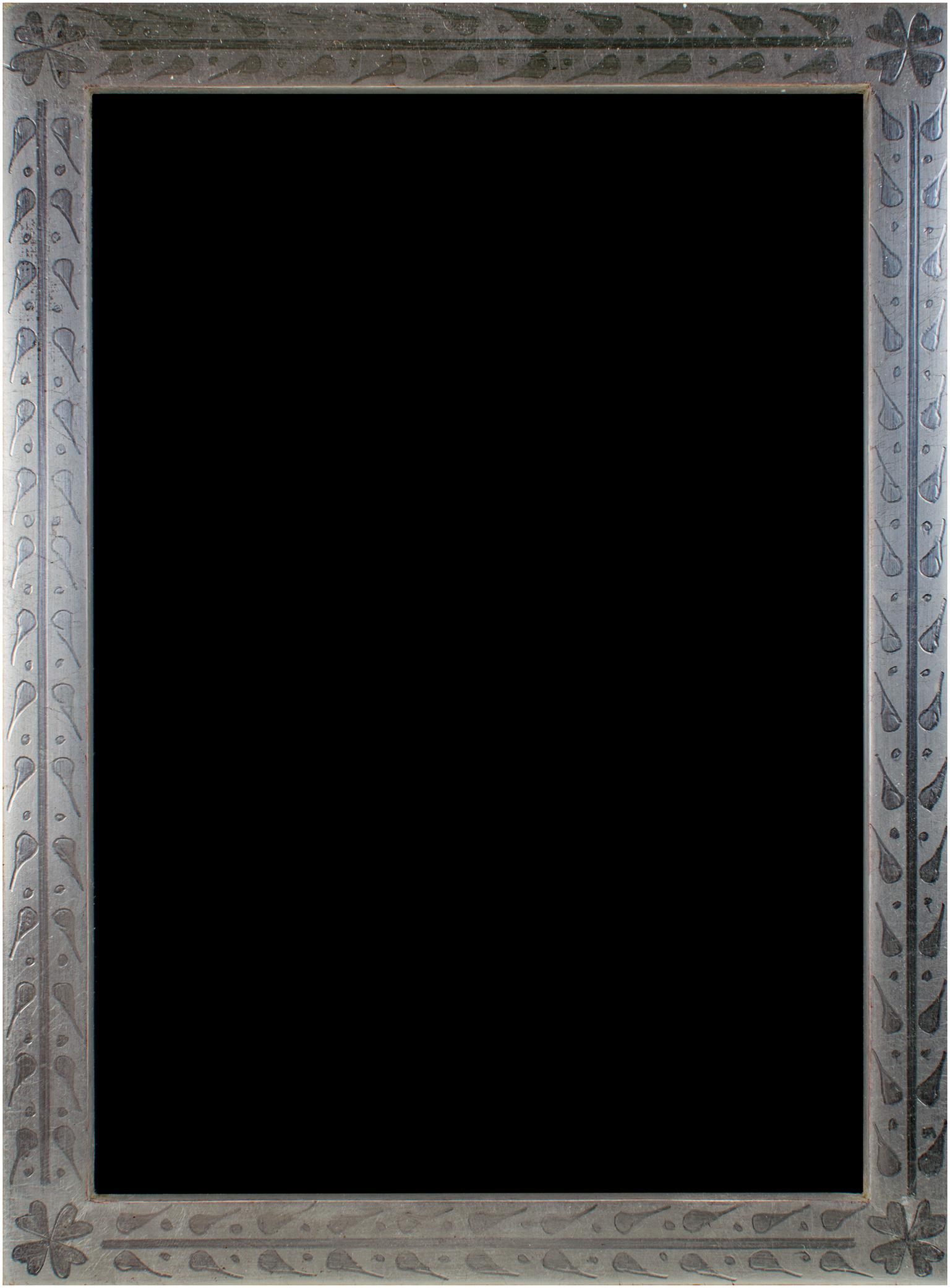 Ce cadre photo a été fabriqué à la main en Roumanie et présente des feuilles d'or blanc 12 carats. Il est fabriqué en bois et comprend du plexiglas d'archivage pour protéger ce qui y est exposé de la décoloration ou d'autres dommages causés par la
