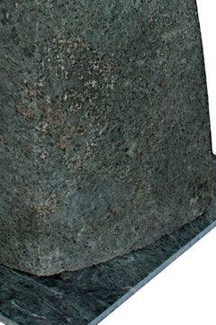 "Cabeza que llama", escultura de piedra de ópalo firmada por el artista shona Gift Muchenje