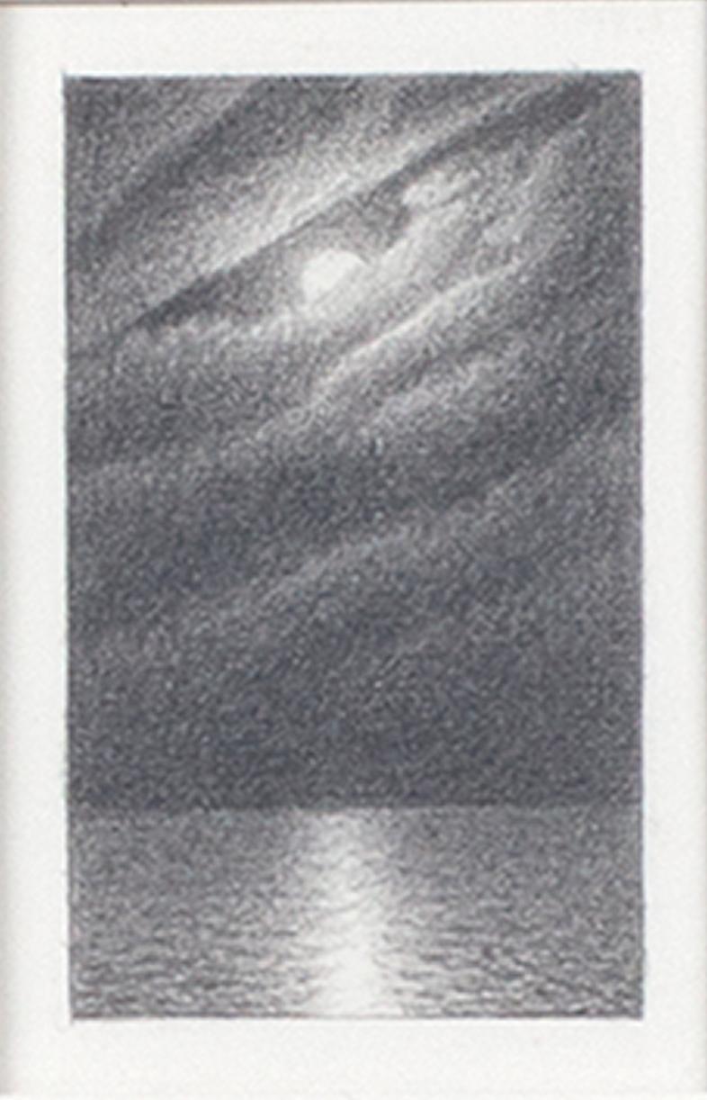 "Full Moon & Clouds #4" est un dessin original au graphite sur papier de Bill Teeple, signé dans le coin inférieur droit du passe-partout. Cette petite image d'une lune sur l'eau est entourée d'un grand tapis blanc, isolant cette œuvre intime pour