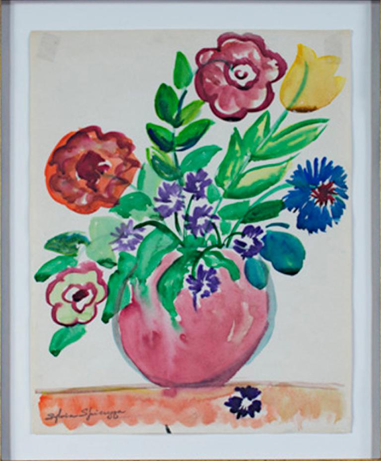 "Rote Blumenvase auf orangefarbenem Tischtuch" ist ein Aquarell, das von Sylvia Spicuzza signiert wurde. Dieses einfache Stillleben zeigt eine Vase auf einem Tisch. Zu den Blumen gehören eine gelbe Tulpe, zwei Rosen und viele kleine lila Blumen.