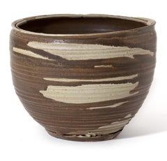 "Cuenco" de gres esmaltado y moldeado a mano firmado por Mark Shekore