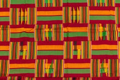 "Kente Cloth Ashanti Tribe, Ghana, " Tessitura di seta e cotone creata nel 1970 circa