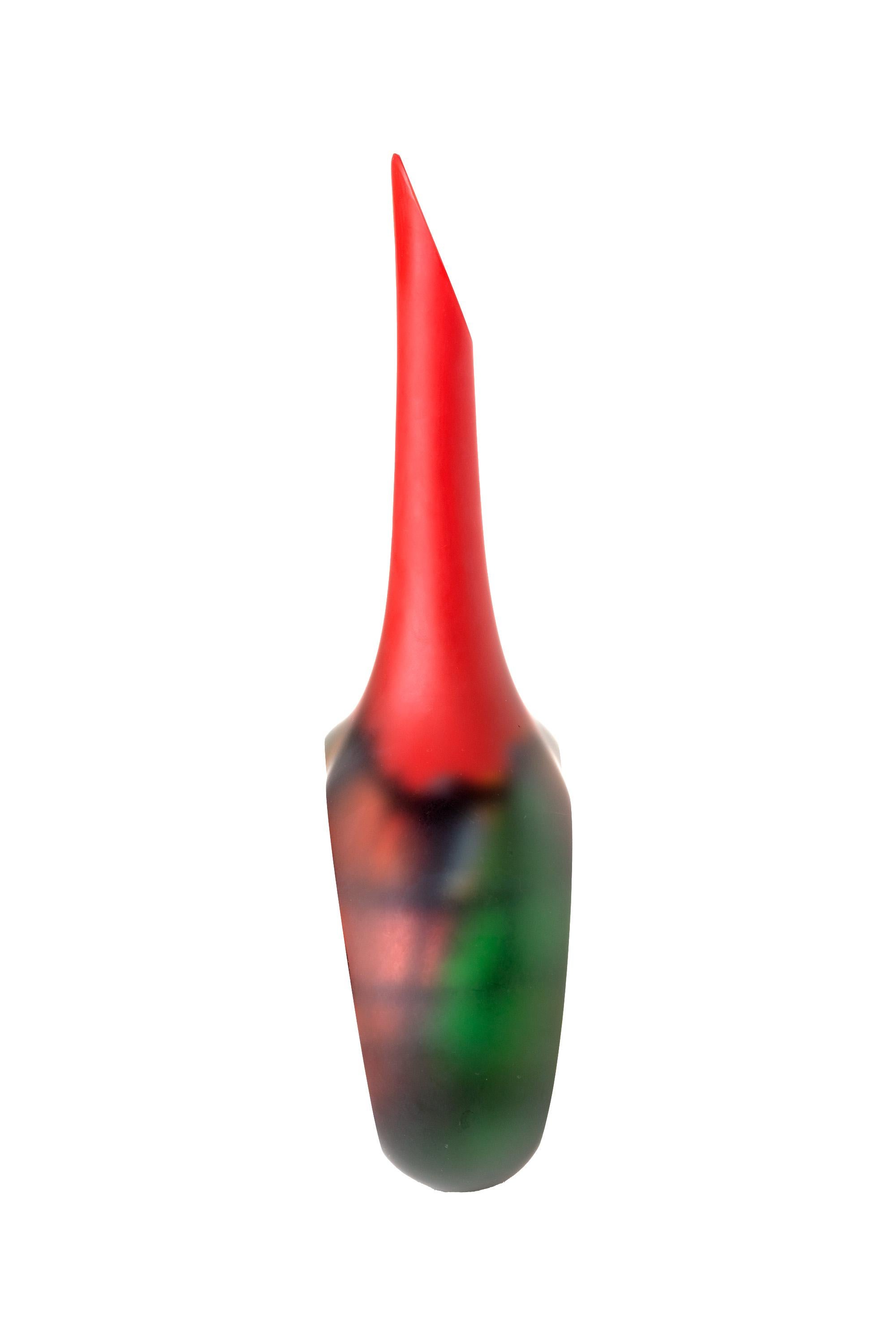 Verre soufflé à la main « Solid Red Bottle » signé par Ioan Nemtoi en vente 3