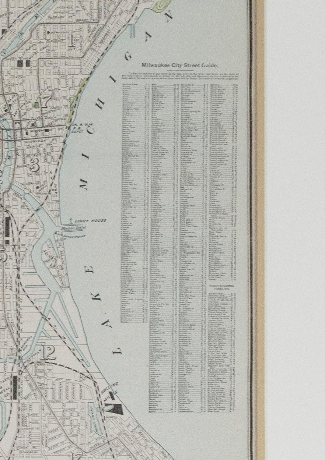 „Map of Milwaukee“ Farblithographie, veröffentlicht von George F. Cram of Chicago (Grau), Print, von George Franklin Cram