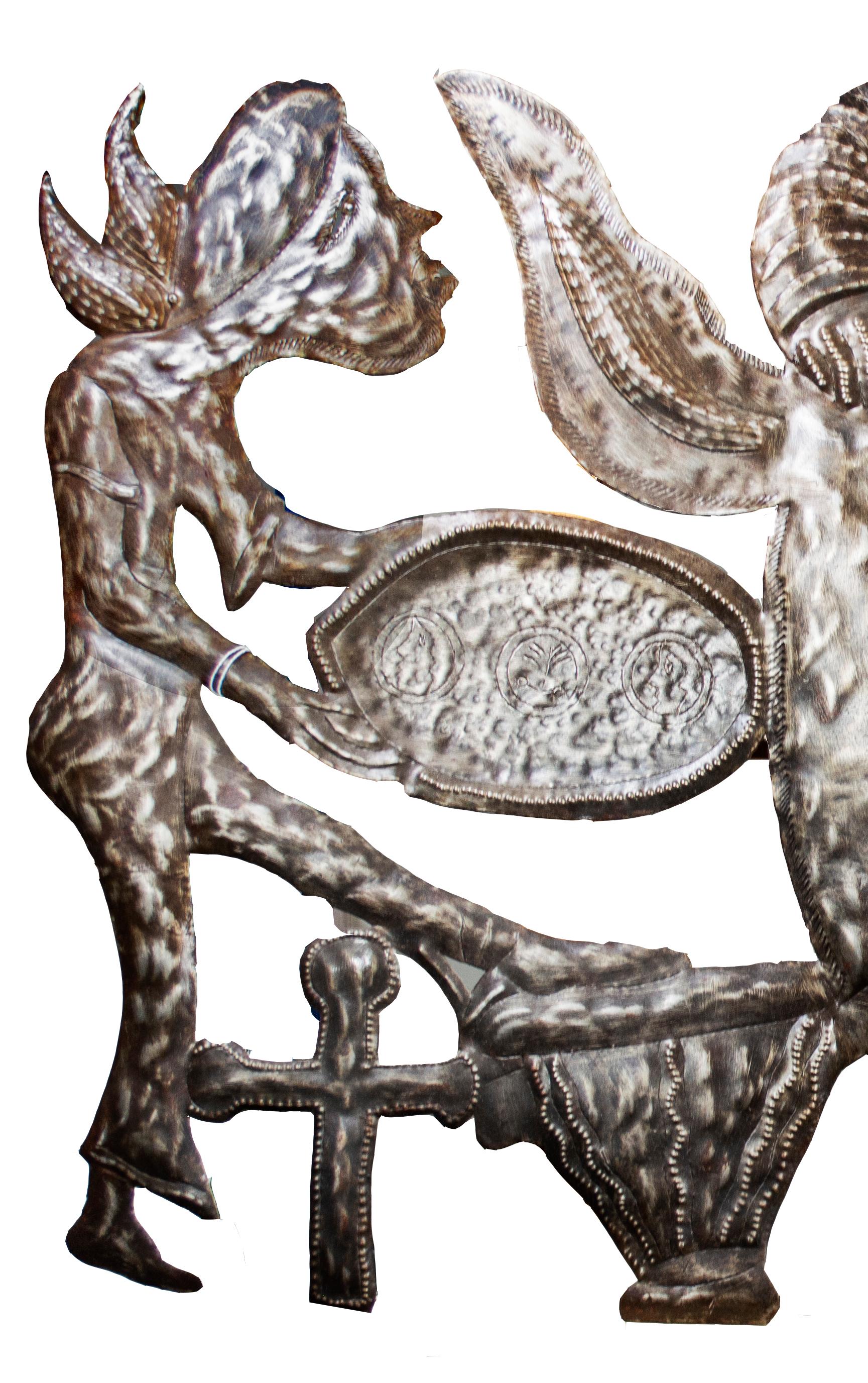 Ce relief en métal, réalisé par l'artiste Jean Carlo Brutus, représente le personnage du voudou haïtien connu sous le nom de Bossou. Bossou est l'un des Lwa - le panthéon des divinités qui sert d'intermédiaire entre Dieu et les hommes et avec lequel