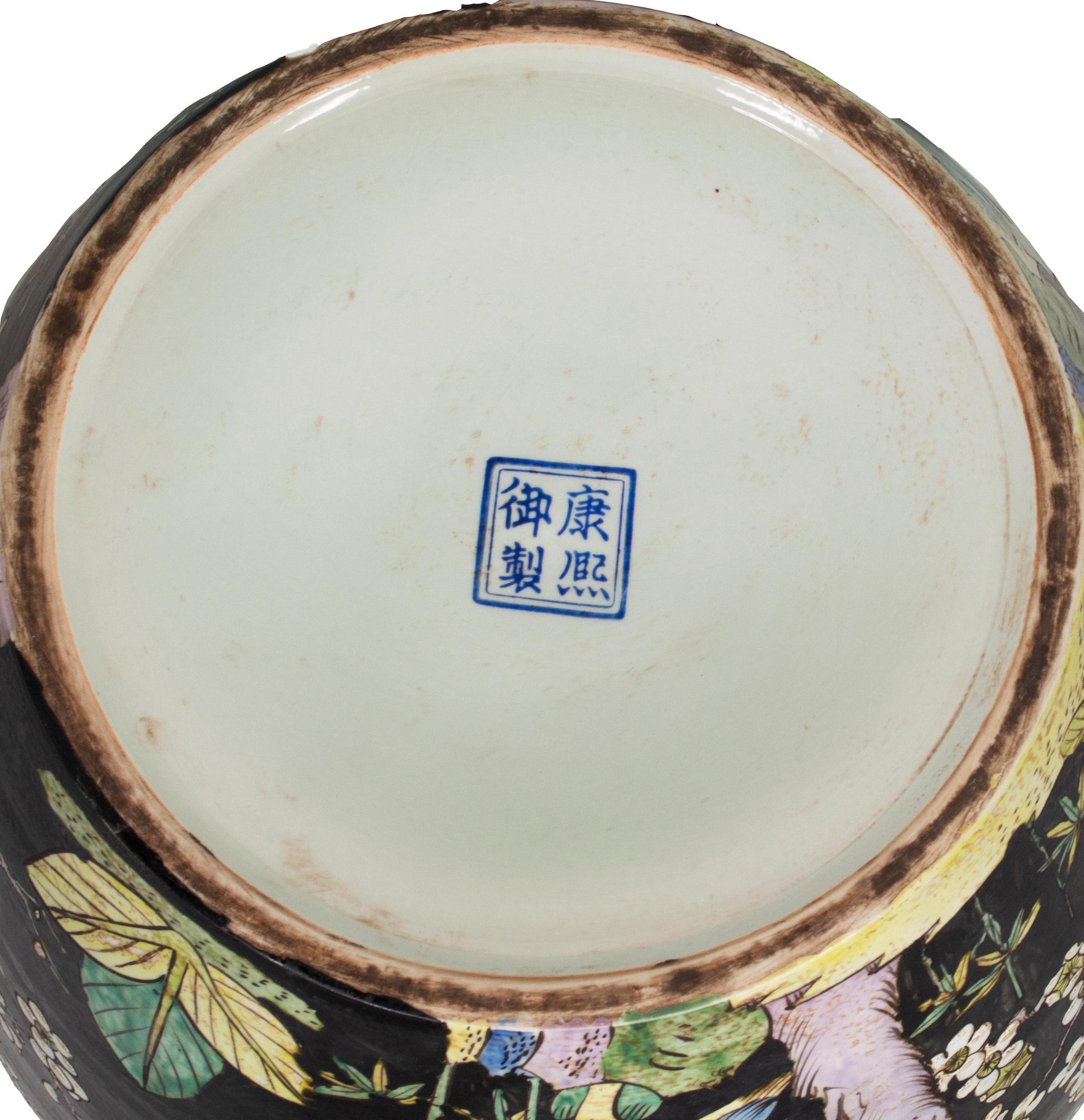 Cachepot in porcelain with famille noire enamel decorations Kangxi mark For Sale 1