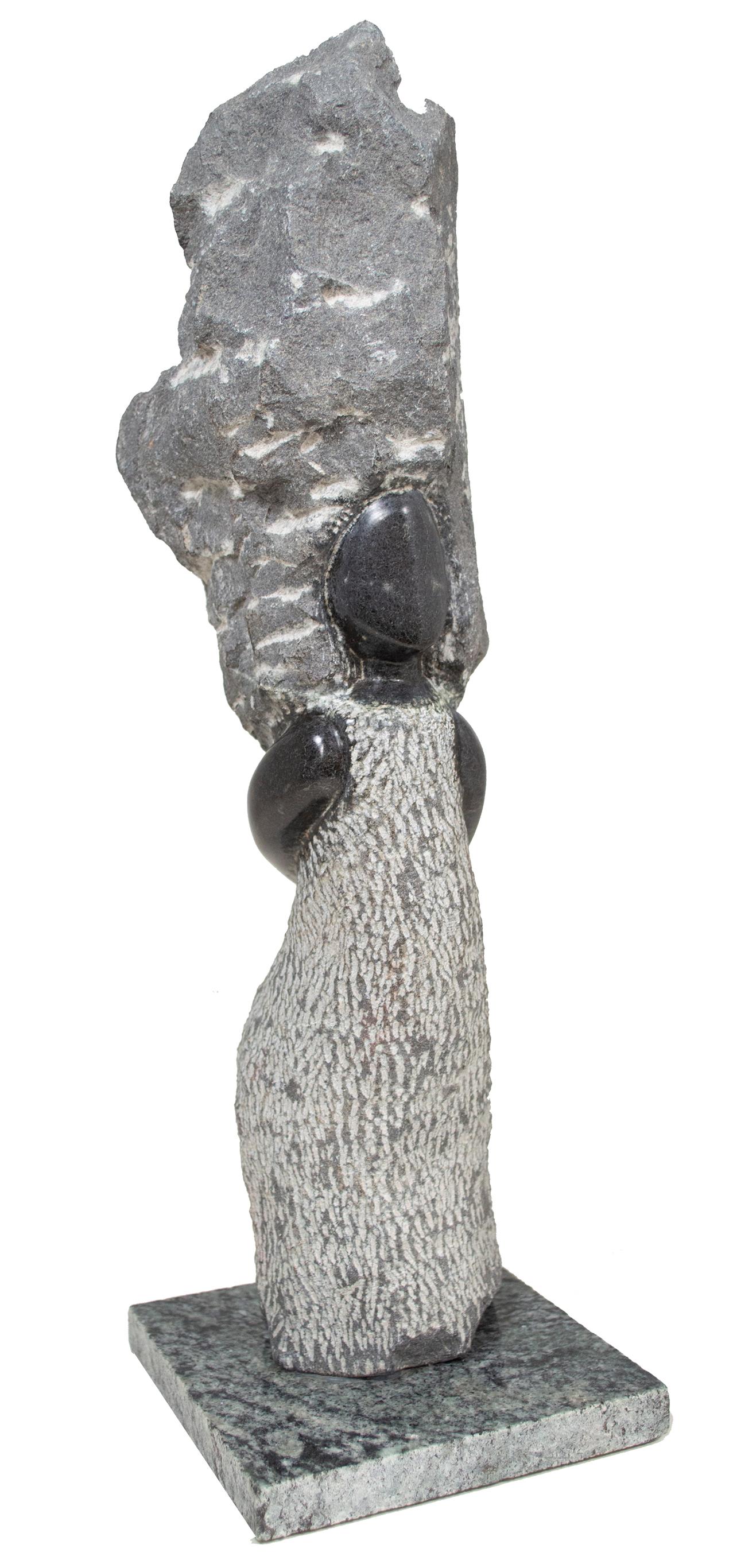 Sculpture originale de poil de femme Shona en pierre chantée par P. Mua en vente 2
