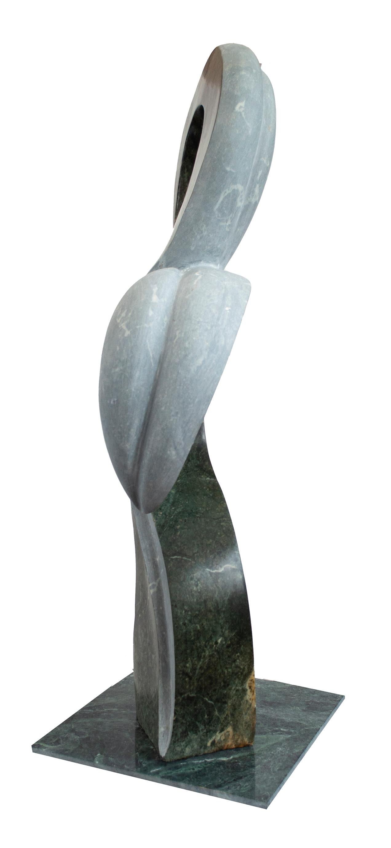 'Flor floreciente' escultura original de serpentina opalina firmada por Canaan Ngandu en venta 3