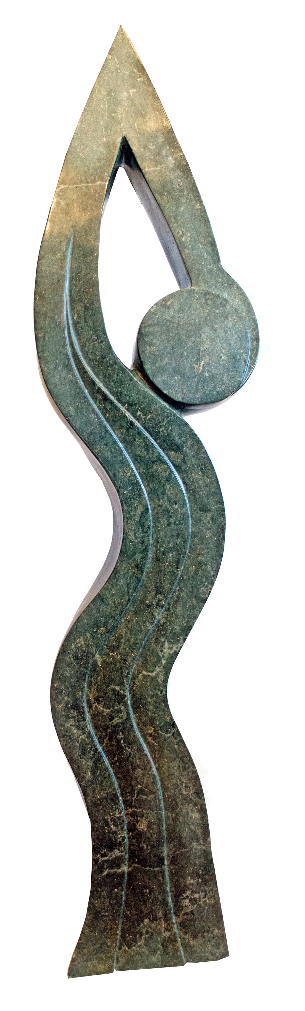 Estiramiento" es una escultura original de serpentina de ópalo firmada por el artista zimbabuense Canaan Musiyiwa Ngandu. La escultura presenta una figura abstracta en el estilo por excelencia de Ngandu: Como juncos de hierba u ondas de agua, el