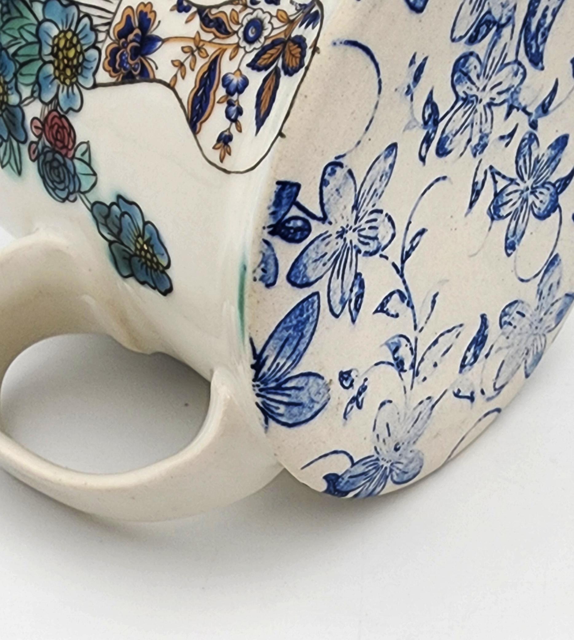 Tasse avec intérieur II (peint à la main, lustre doré, stéréo, pochette, fleurs, moderne) en vente 4