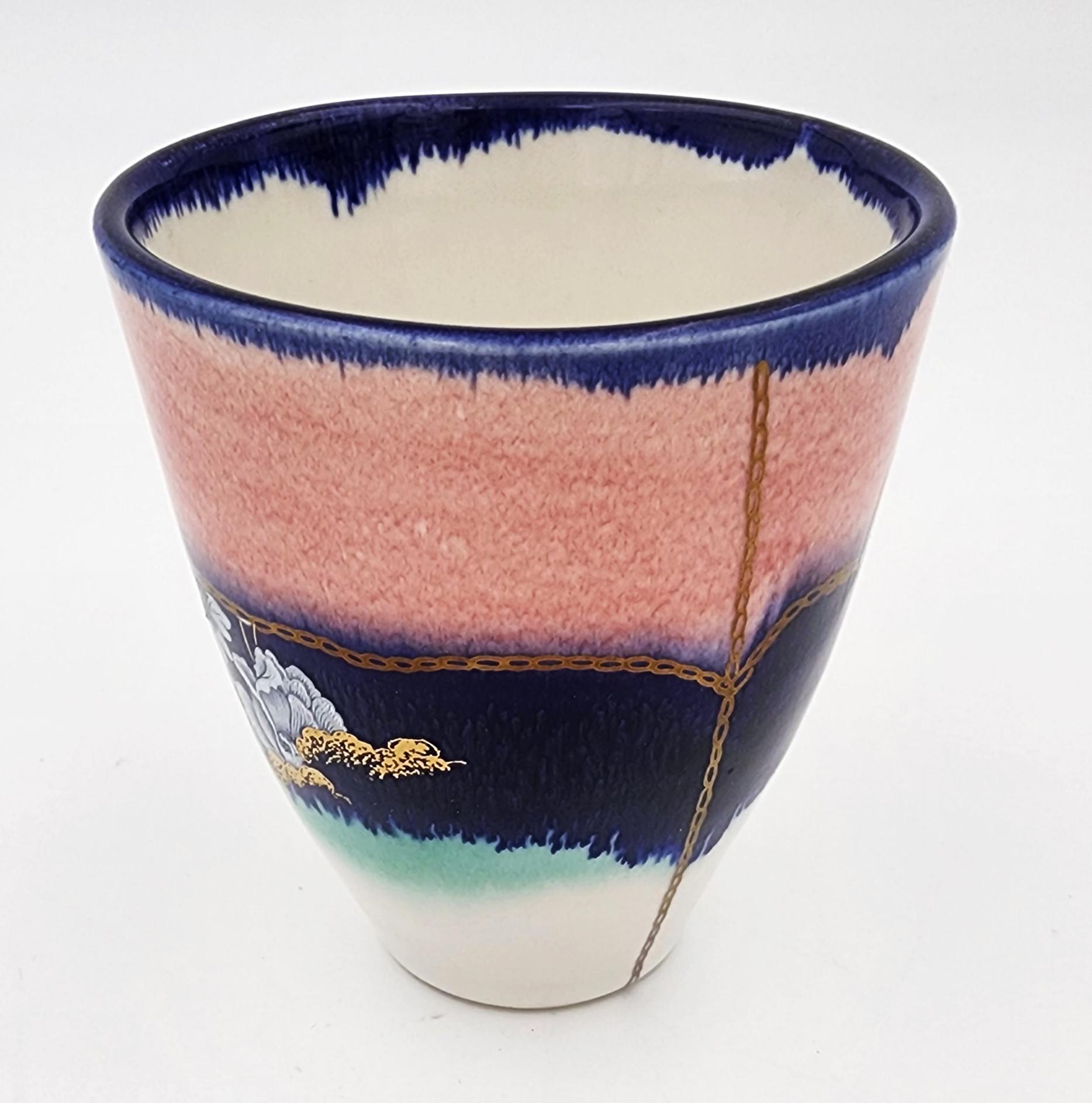 Melanie Sherman
Cup with Patterns II (Hand-Painted, Gold Luster)
Porcelain, Glaze, Porcelain Paint, Hand-made Vintage Decals, Gold Luster, Platinum Luster
Year: 2022
Size: 3x3.25x3.25in
Signed by hand
COA provided
Ref.: 24802-1738

Tags: Flowers,
