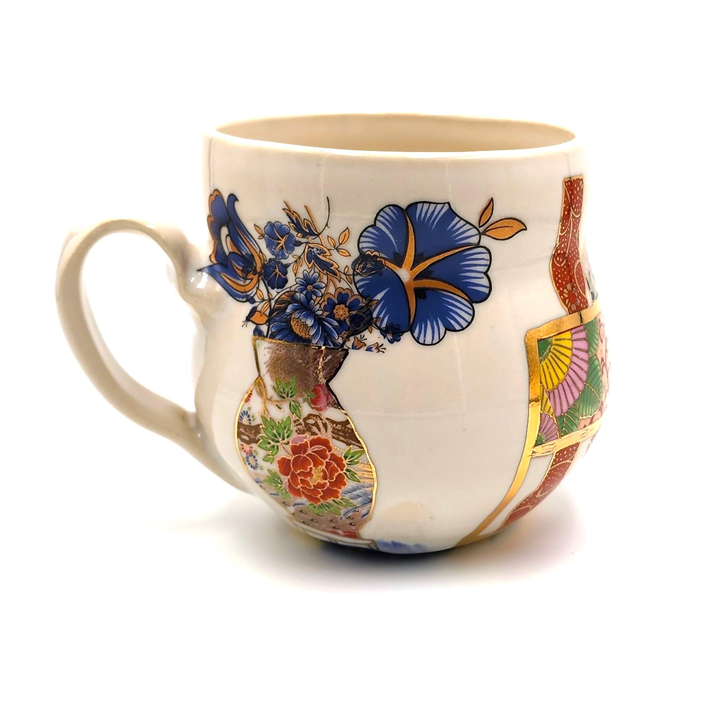 Taza con gran jarrón japonés nº 2 (Hecho a mano, Mediados de siglo, Moderno, Vibrante) - Figurative Sculpture Beige de Melanie Sherman