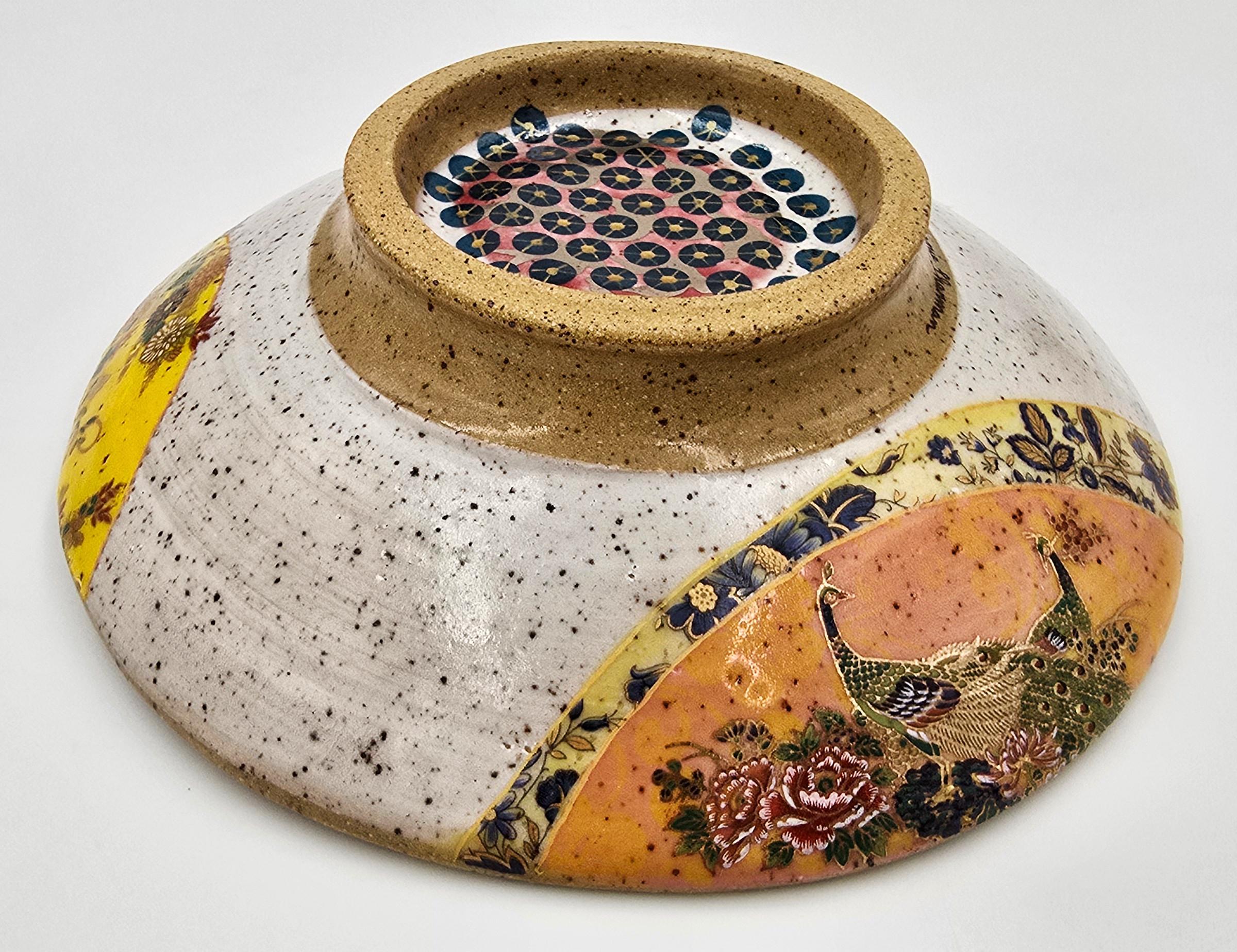 Melanie Sherman
Bol avec chaise vintage
Faïence, lustre d'or allemand 24K, glaçure, sous-glaçure, peintures de Chine, transferts vintage, cuissons multiples au cône 6, fabrication à la main. 
2024
Taille : 1.75 x 6.25 x 6.25 pouces (4.44 x 15.87 x