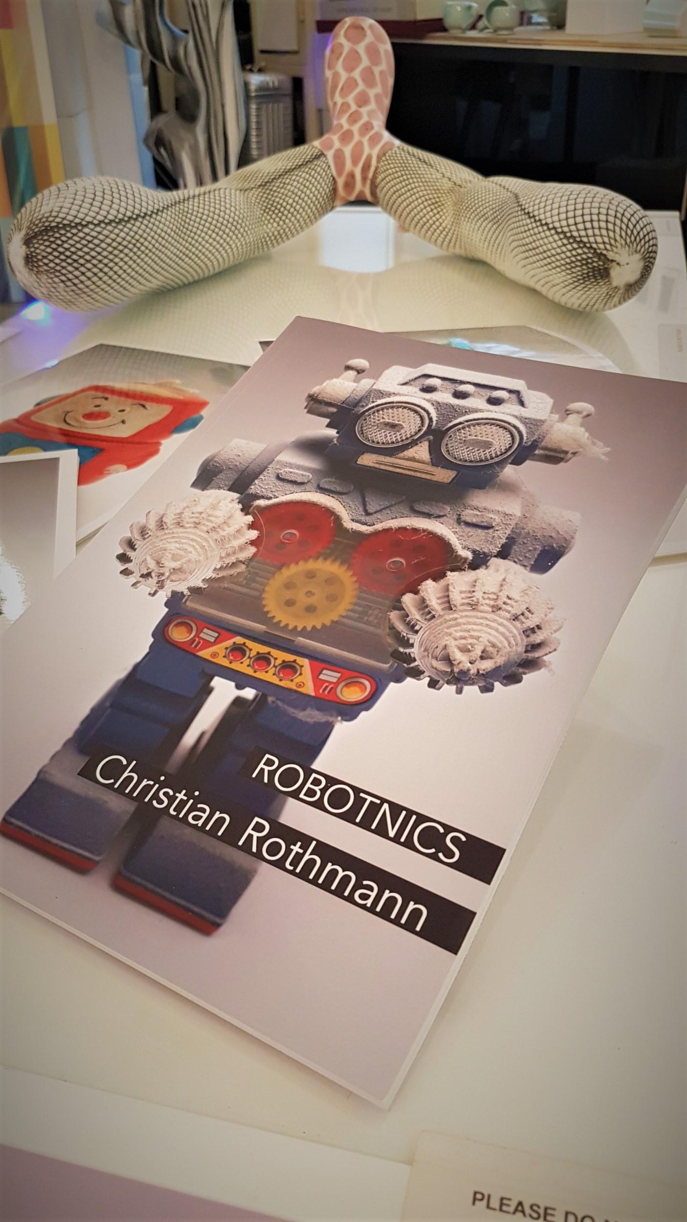 Sin título (de la serie ROBOTNICS) - Photograph de Christian Rothmann