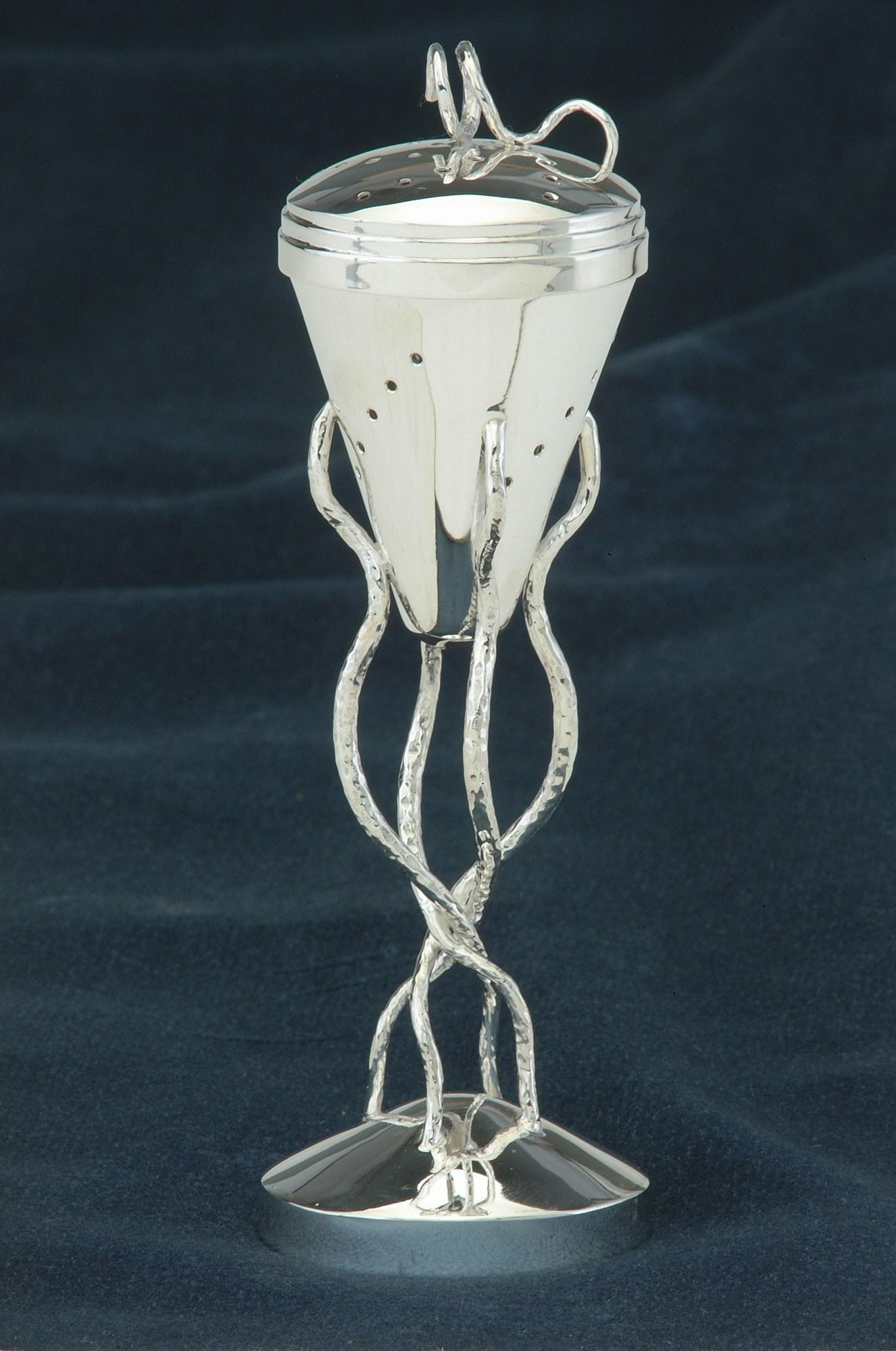 Figurative Sculpture Genevieve E. Flynn - Boîte à beurre arbre de vie (boîte à épi de maïs)