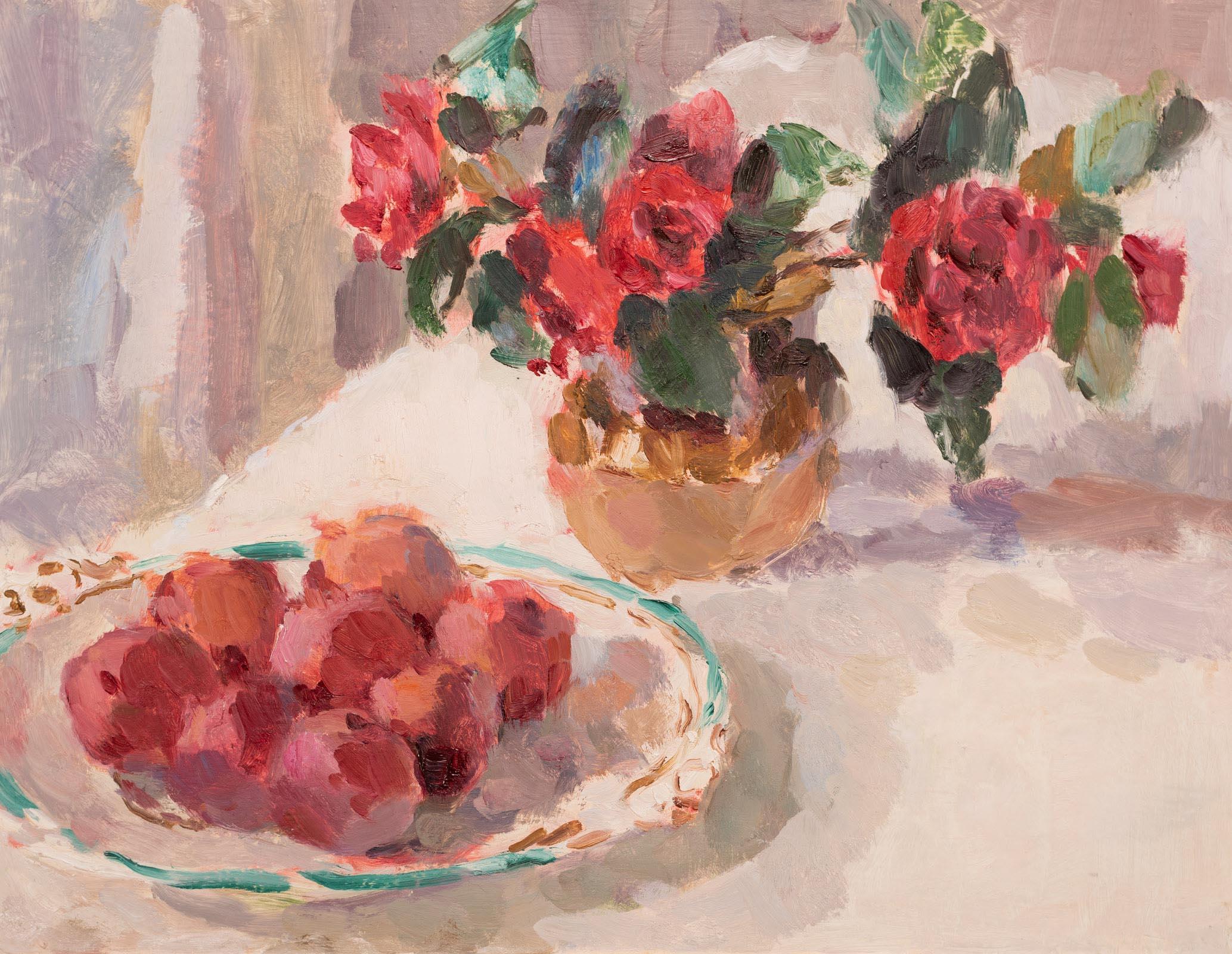 Lynne Cartlidge Still-Life Painting – Camellias and a Dish of Plums, Still life painting in Impressionistic style